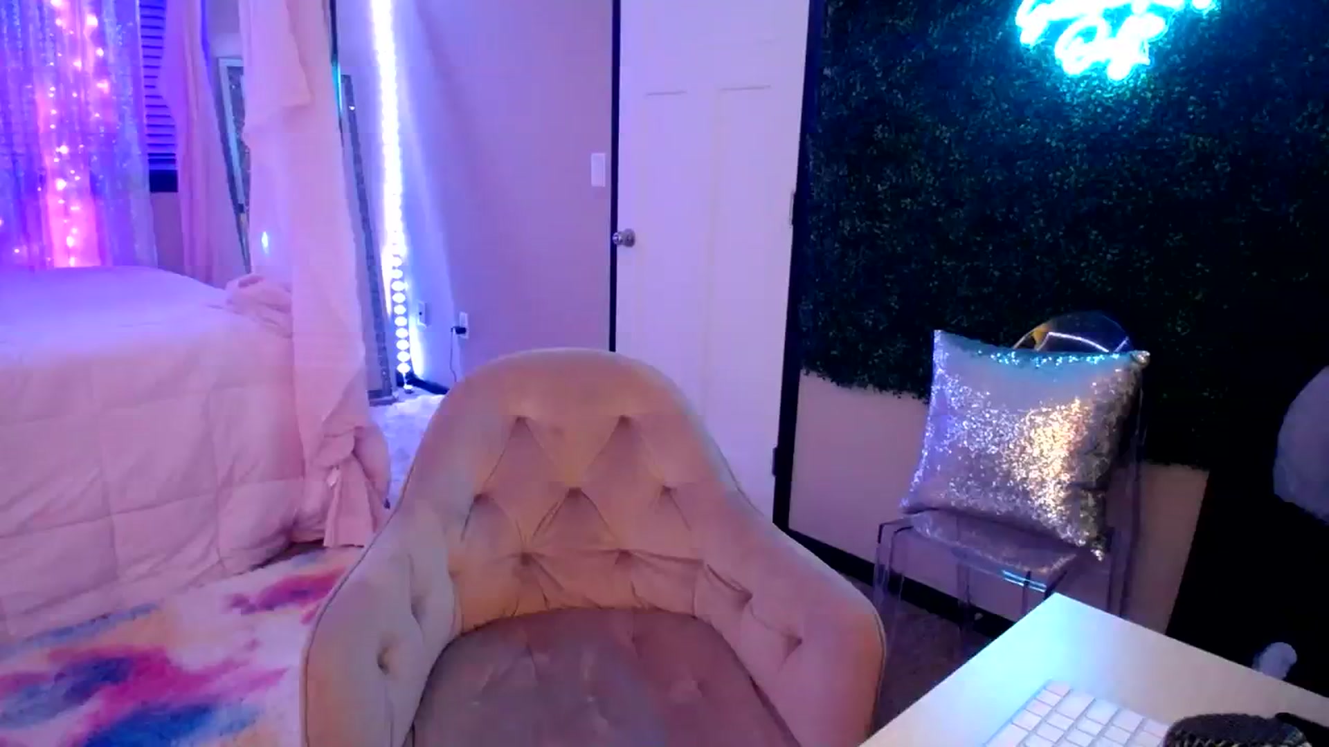 Gallery image thumbnail from TIFFSWORLD's myfreecams stream on, 08/01/2023, 05:38 image 14 of 20