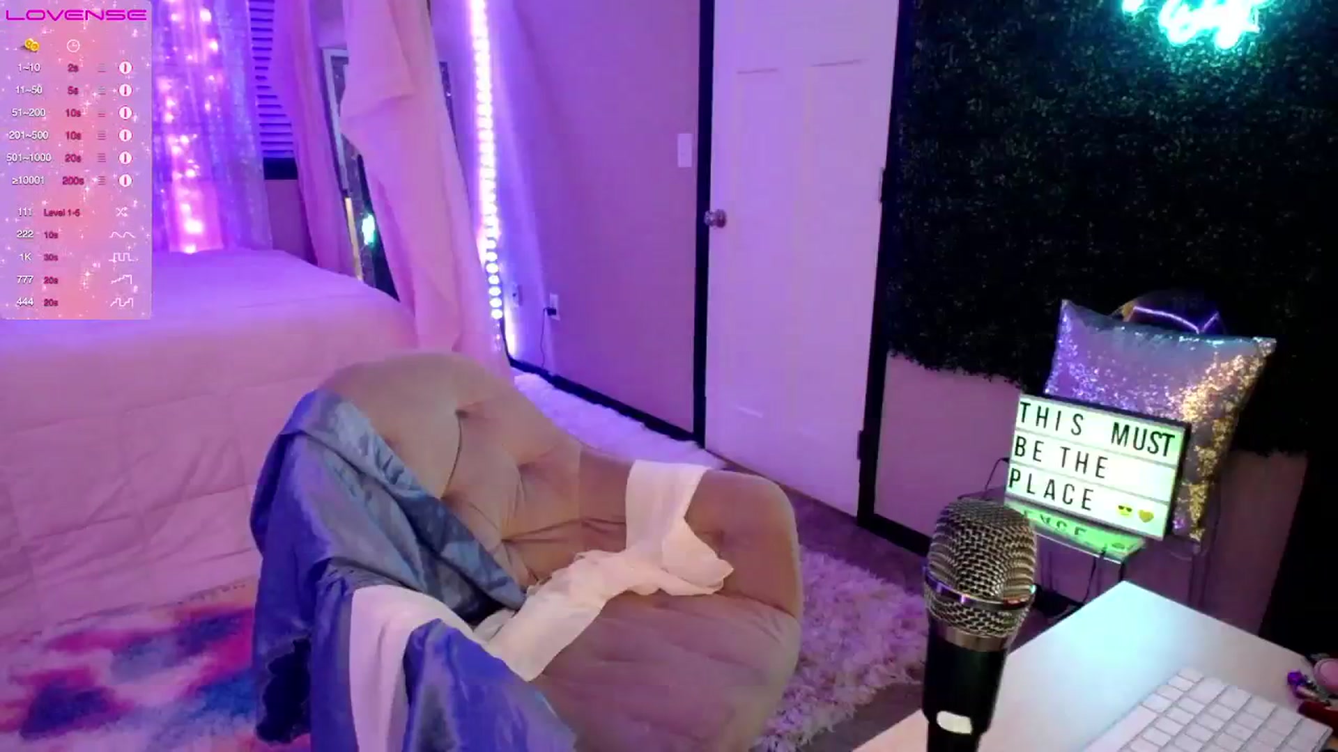 Gallery image thumbnail from TIFFSWORLD's myfreecams stream on, 08/16/2023, 04:12 image 10 of 20