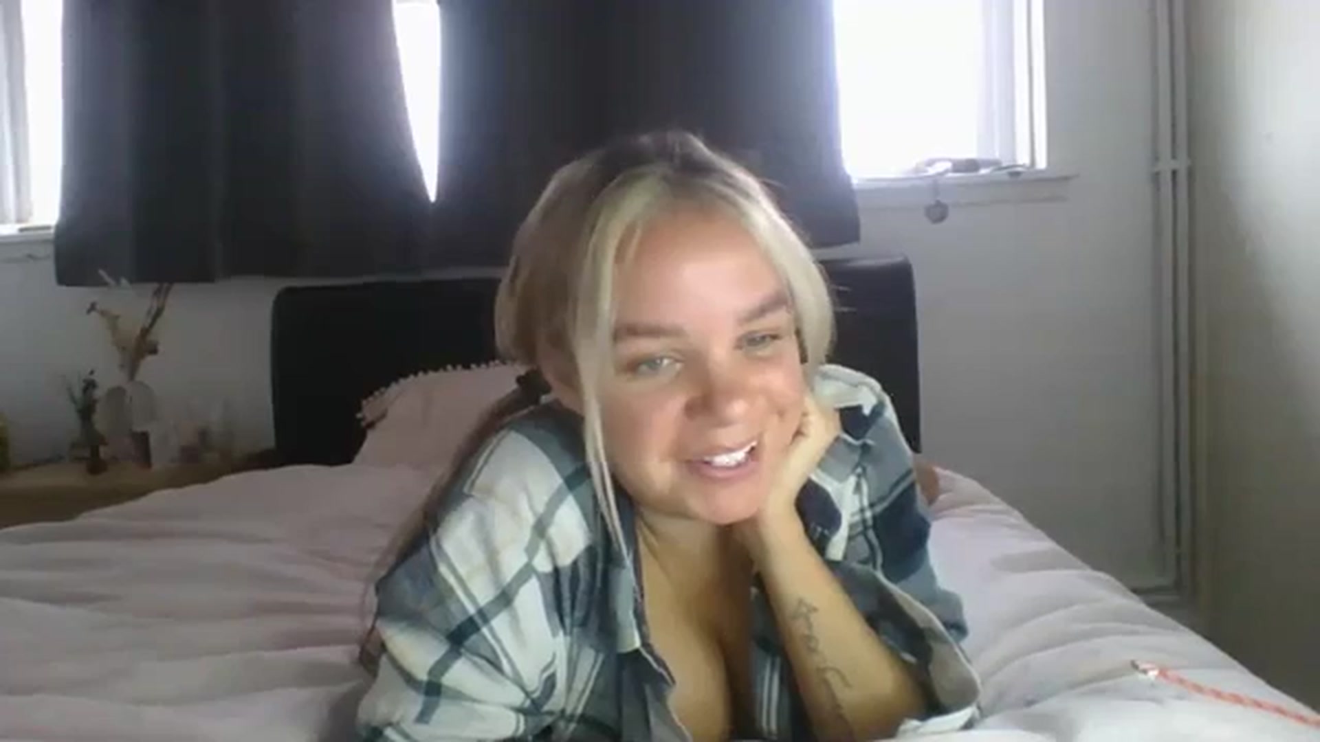Gallery image thumbnail from TILLY2021's myfreecams stream on, 11/16/2023, 12:35 image 16 of 20