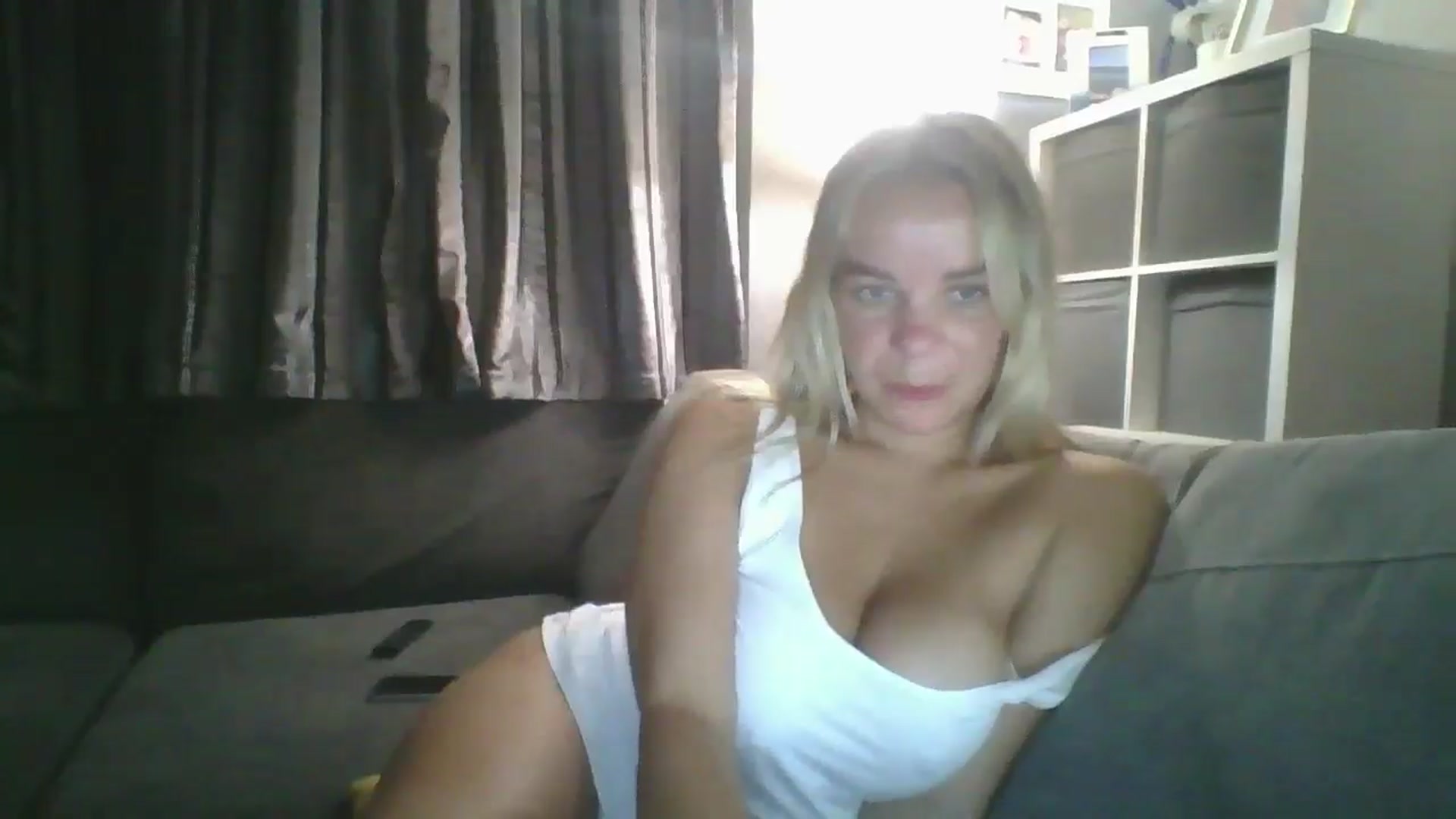 Gallery image thumbnail from TILLY2021's myfreecams stream on, 08/15/2024, 20:52 image 17 of 20