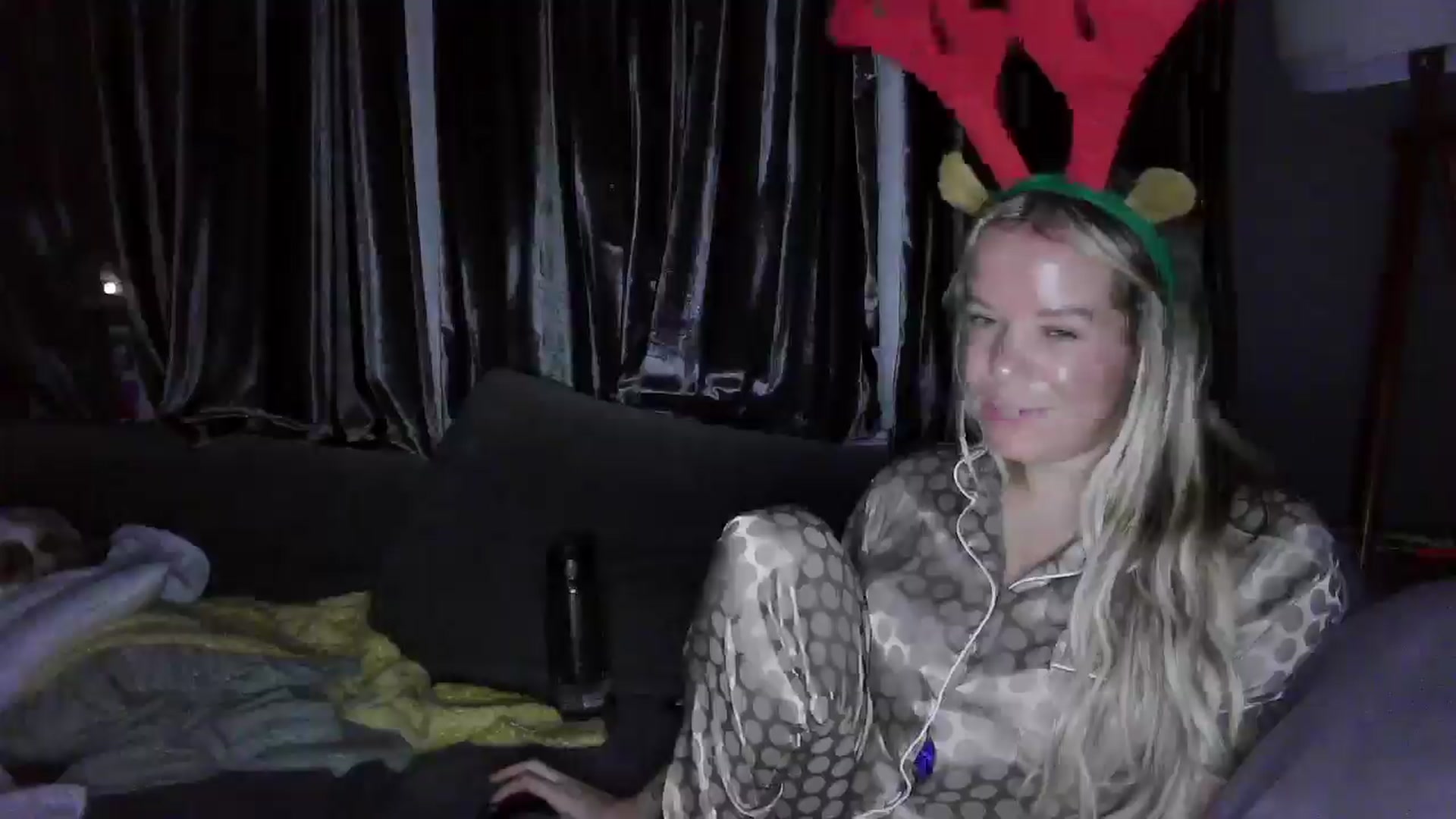 Gallery image thumbnail from TILLY2021's myfreecams stream on, 12/19/2024, 24:04 image 7 of 20