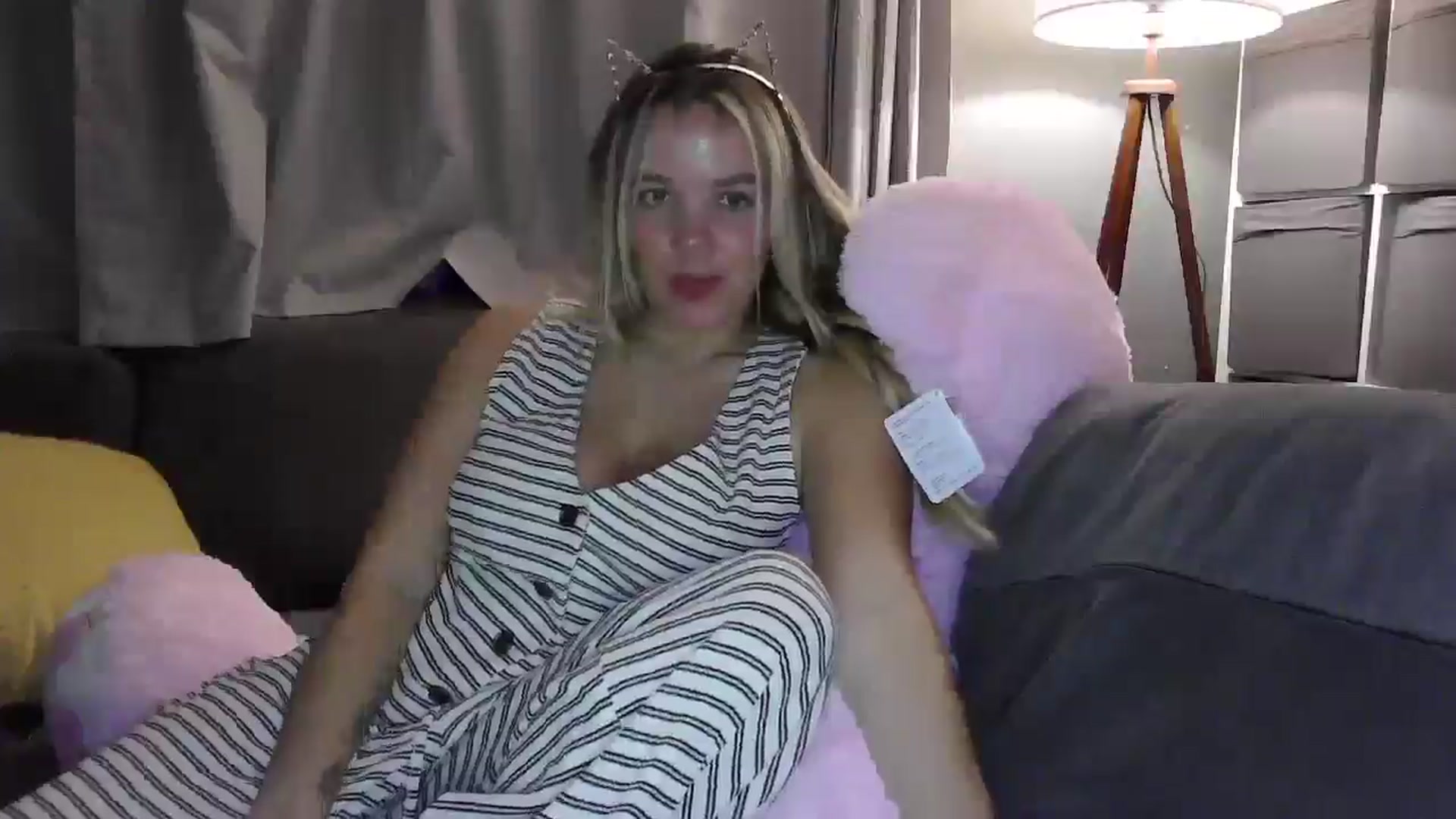 Gallery image thumbnail from TILLY2021's myfreecams stream on, 03/08/2025, 19:53 image 18 of 20
