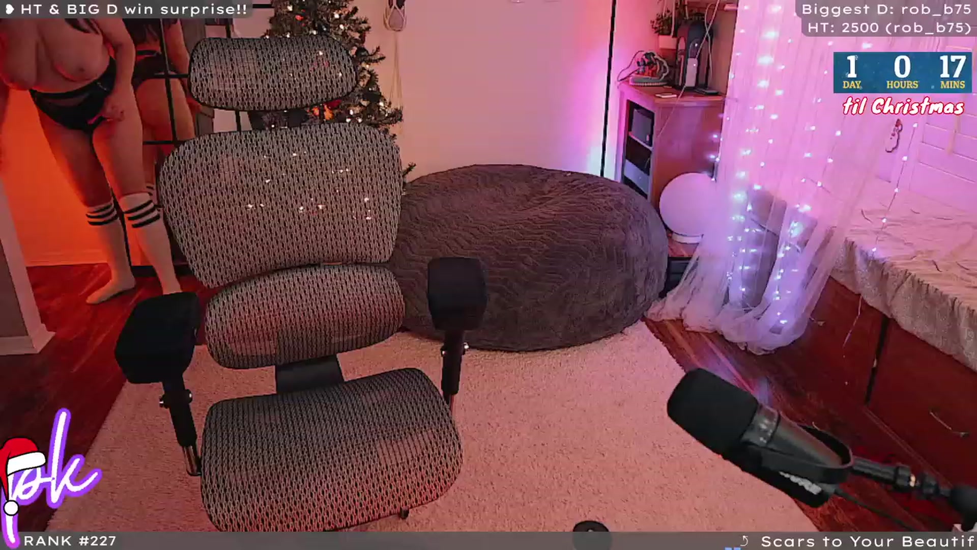 Gallery image thumbnail from TITMAS's myfreecams stream on, 12/24/2023, 05:19 image 13 of 20