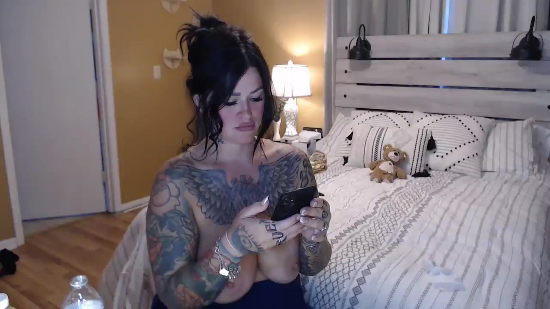 Gallery image thumbnail from TXHouseWife's myfreecams stream on, 05/14/2025, 19:49 image 8 of 20