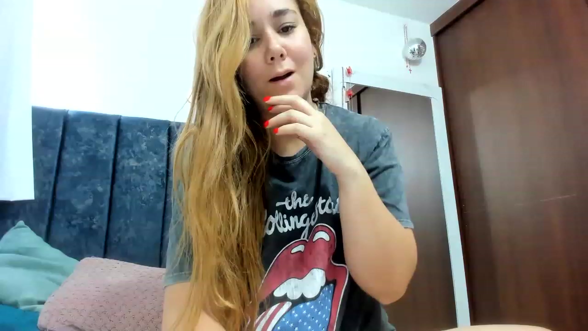 Gallery image thumbnail from T_A_R_A's myfreecams stream on, 07/15/2023, 14:12 image 8 of 20