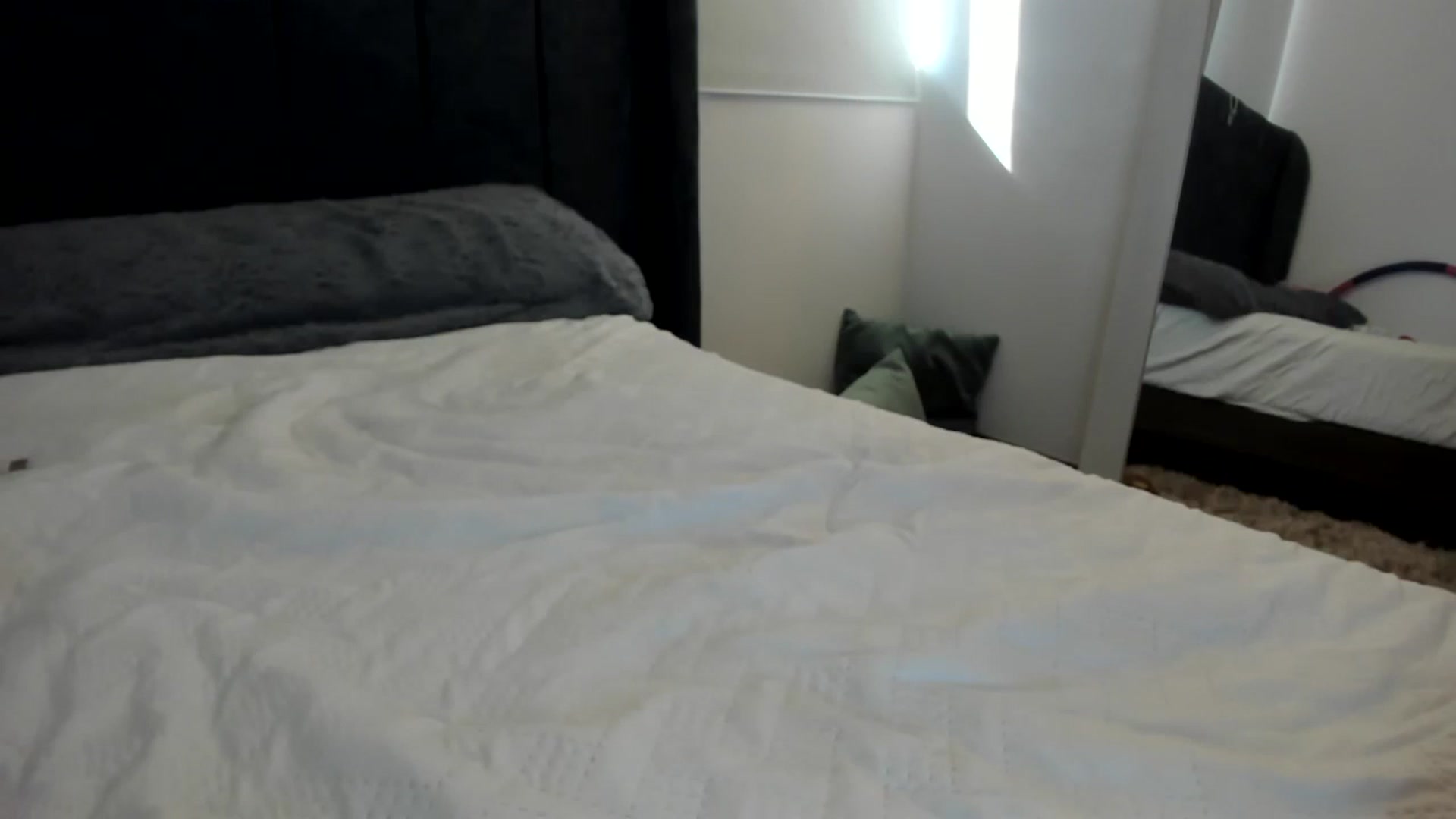 Gallery image thumbnail from T_A_R_A's myfreecams stream on, 01/08/2024, 14:38 image 16 of 20