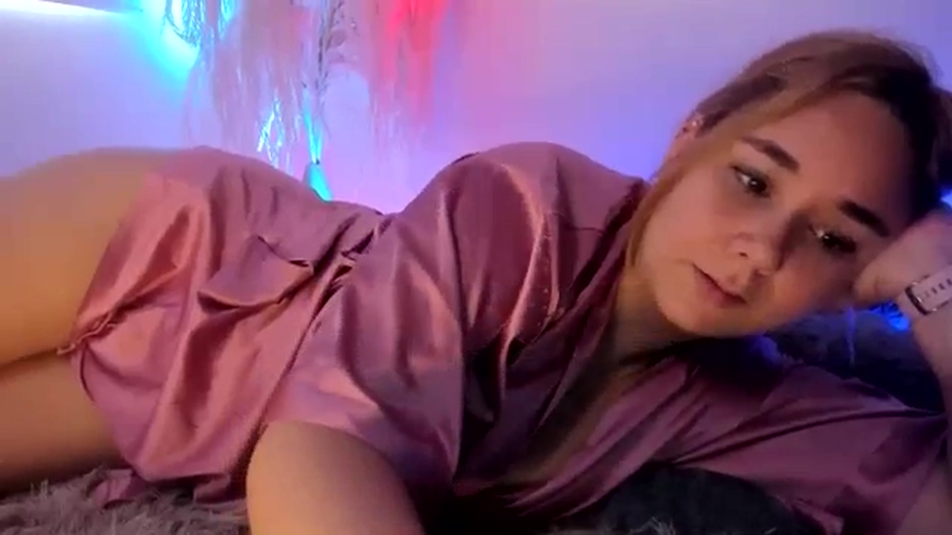 Gallery image thumbnail from T_A_R_A's myfreecams stream on, 04/28/2024, 16:57 image 13 of 20