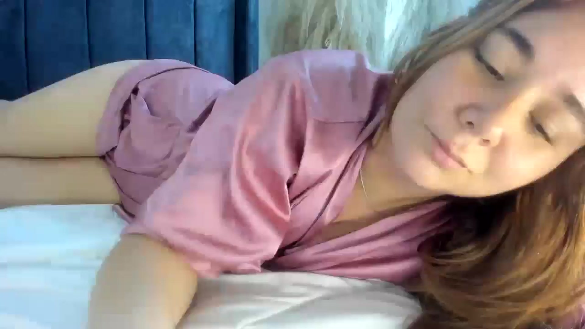 Gallery image thumbnail from T_A_R_A's myfreecams stream on, 12/31/2024, 13:56 image 15 of 20