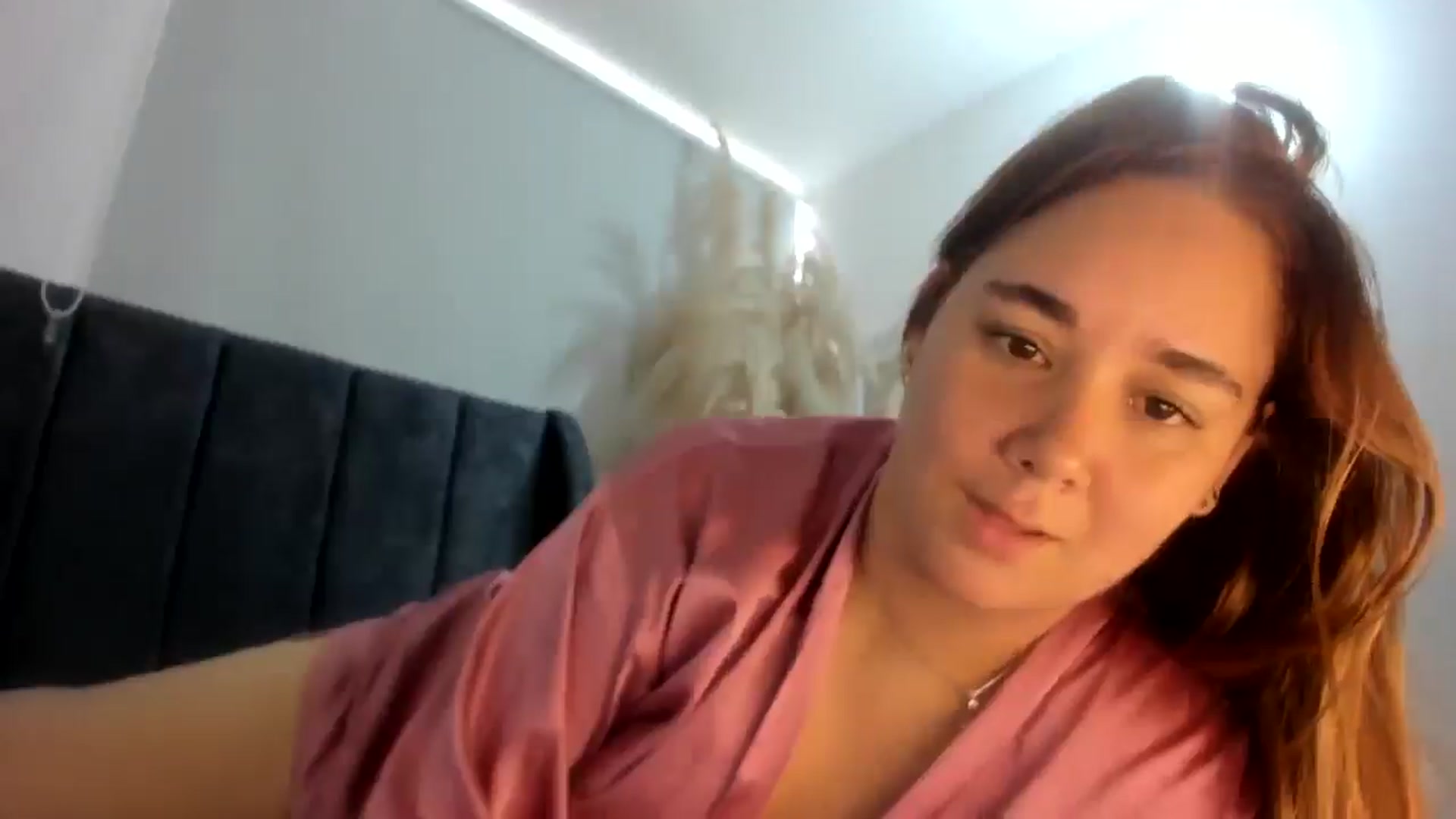 Gallery image thumbnail from T_A_R_A's myfreecams stream on, 12/31/2024, 13:56 image 10 of 20