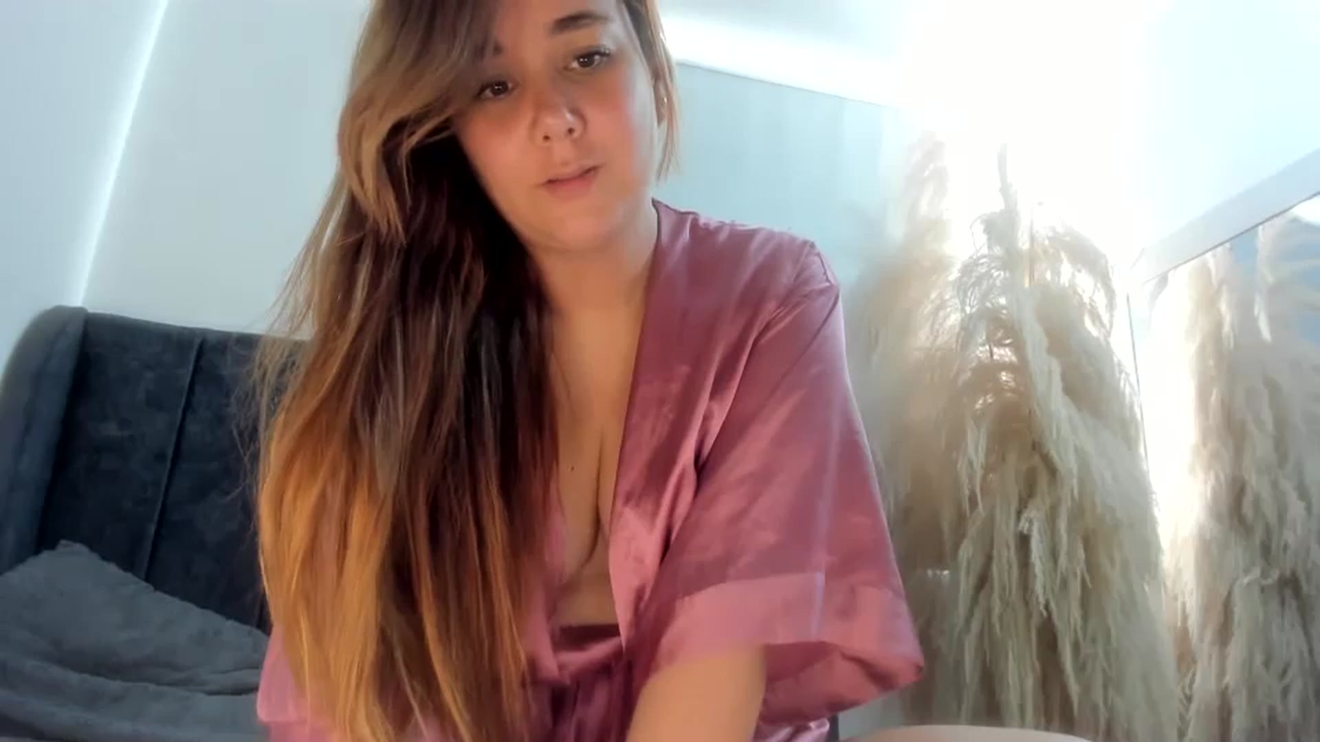 Gallery image thumbnail from T_A_R_A's myfreecams stream on, 01/19/2025, 14:06 image 10 of 20