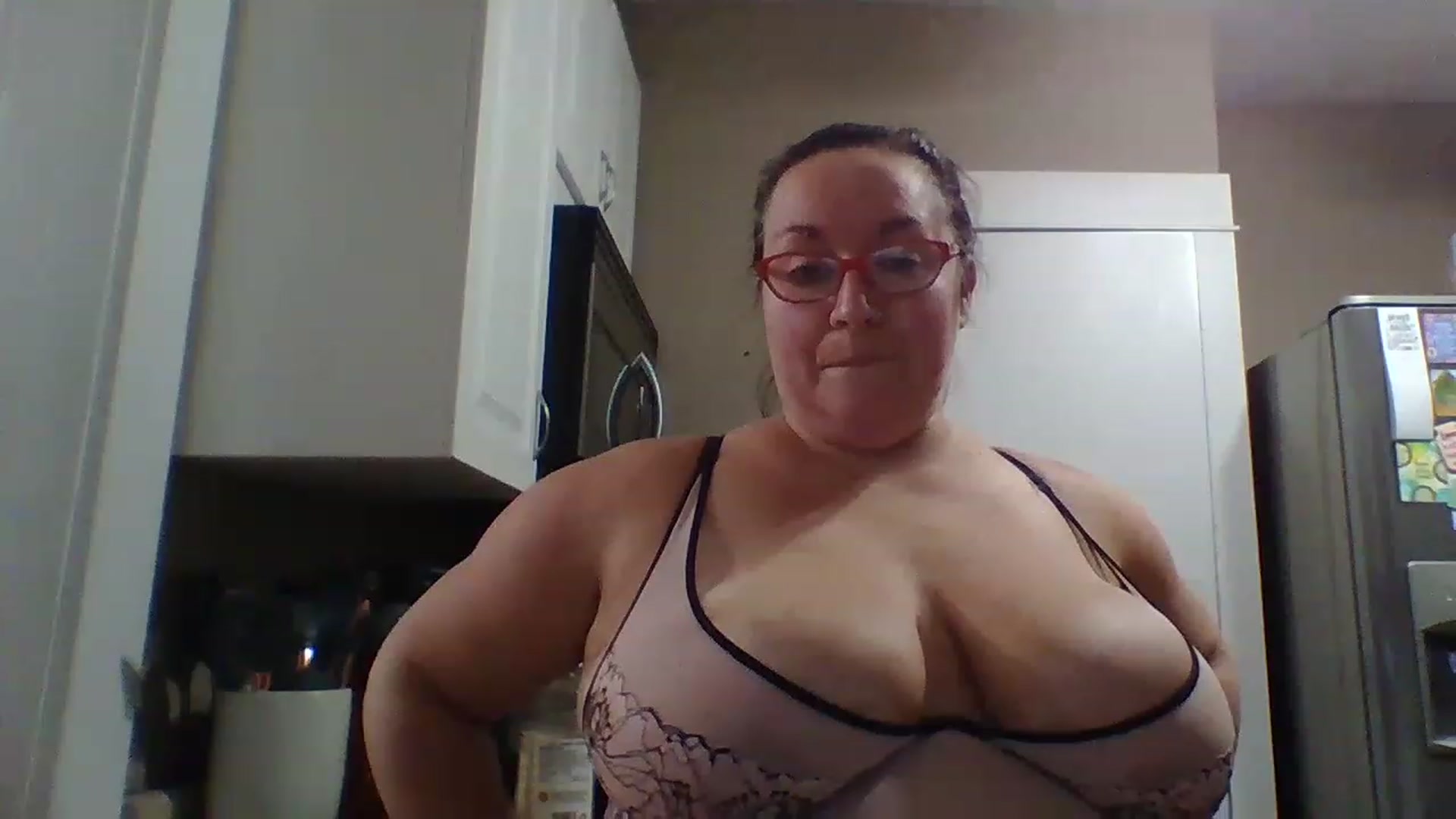 Gallery image thumbnail from Tabbi1102's myfreecams stream on, 01/17/2023, 24:35 image 10 of 20