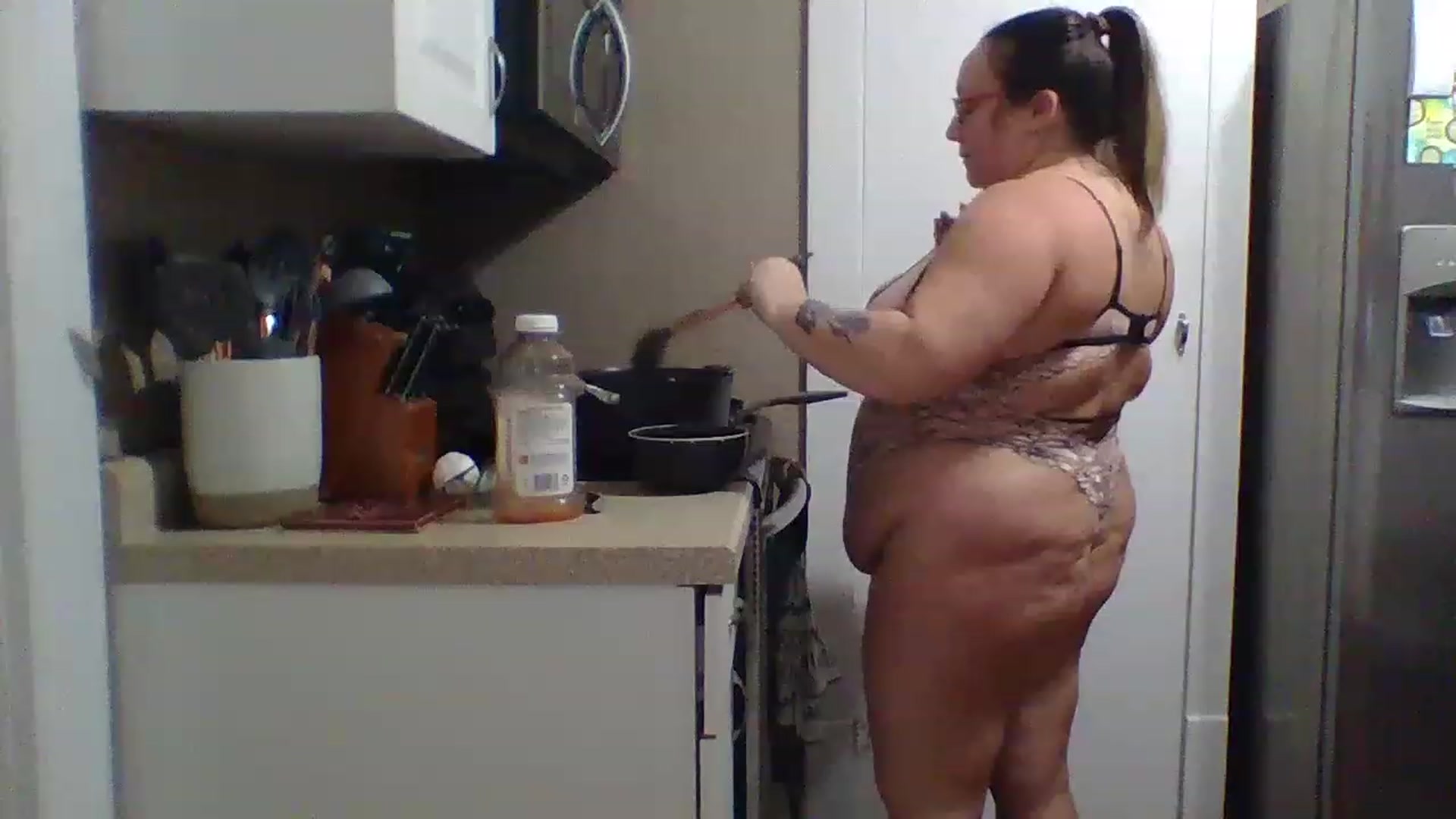 Gallery image thumbnail from Tabbi1102's myfreecams stream on, 01/17/2023, 24:35 image 12 of 20