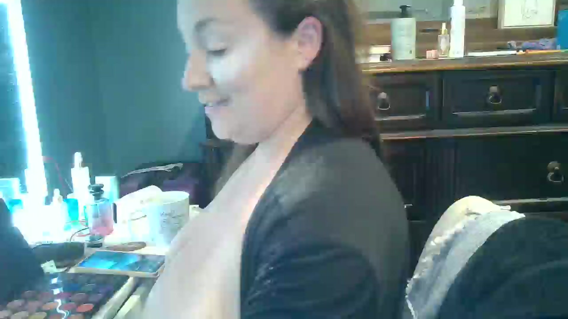 Gallery image thumbnail from Tabbi1102's myfreecams stream on, 05/18/2025, 13:37 image 14 of 20