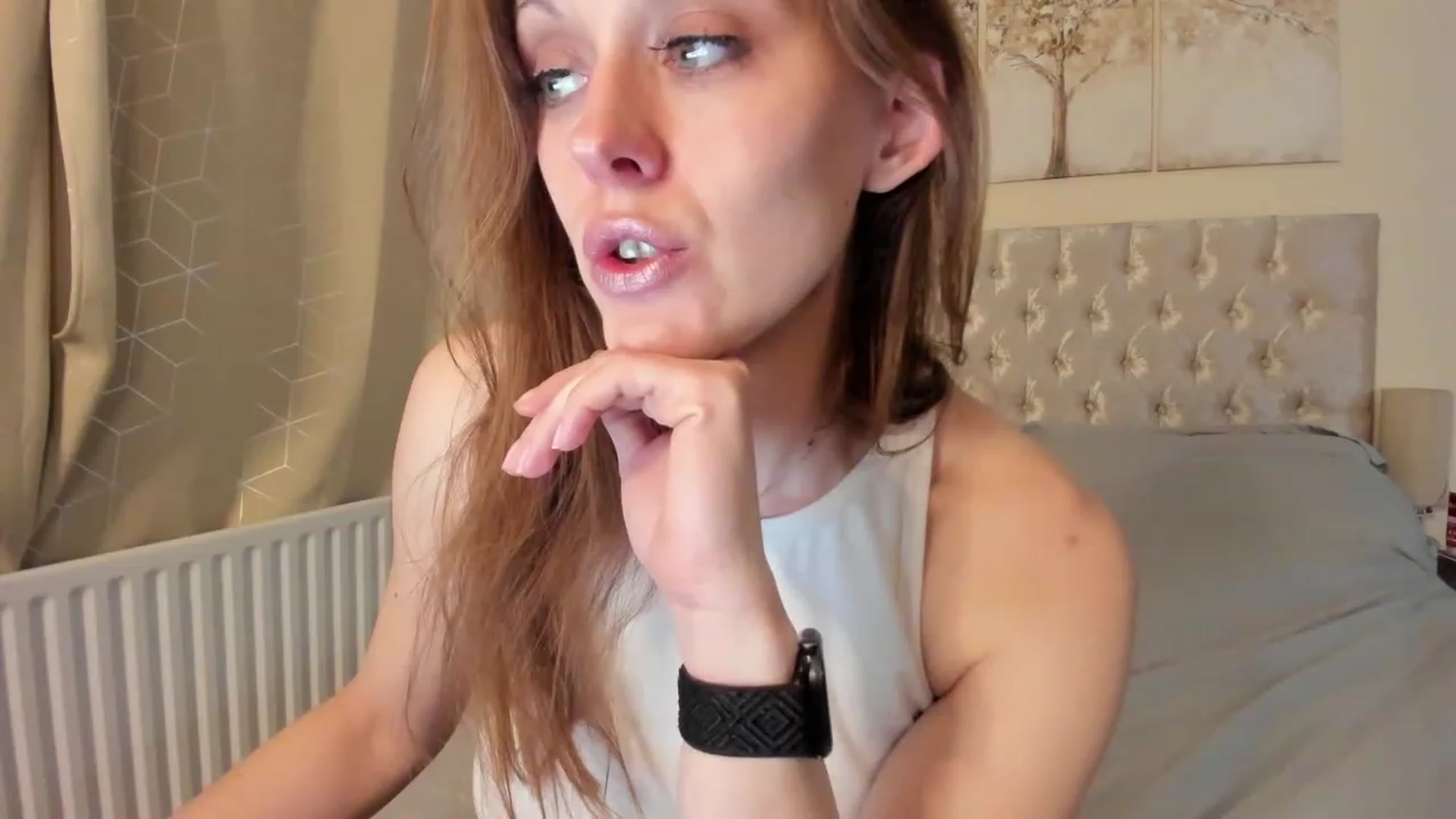Gallery image thumbnail from Tabby_69's myfreecams stream on, 04/12/2023, 21:08 image 5 of 20