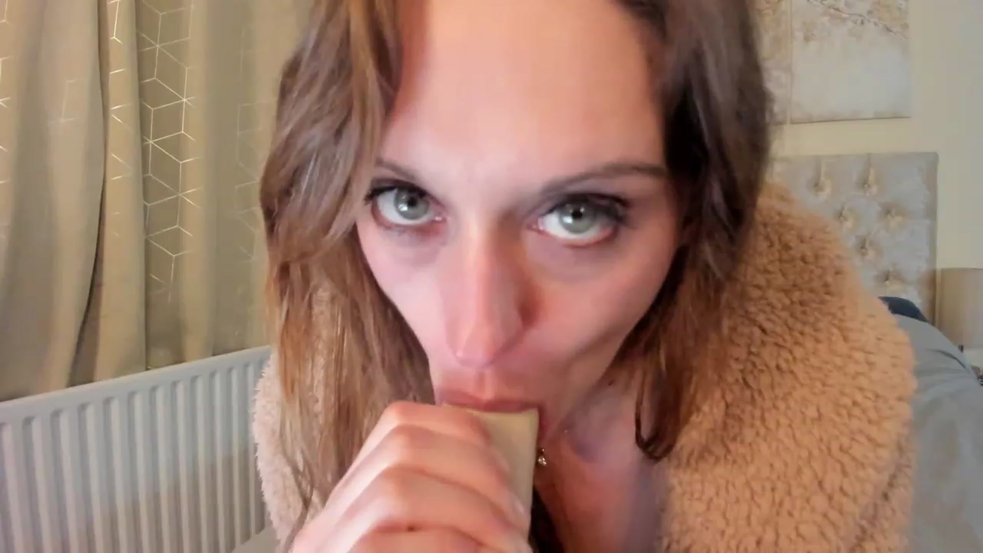 Gallery image thumbnail from Tabby_69's myfreecams stream on, 04/19/2023, 21:03 image 11 of 20