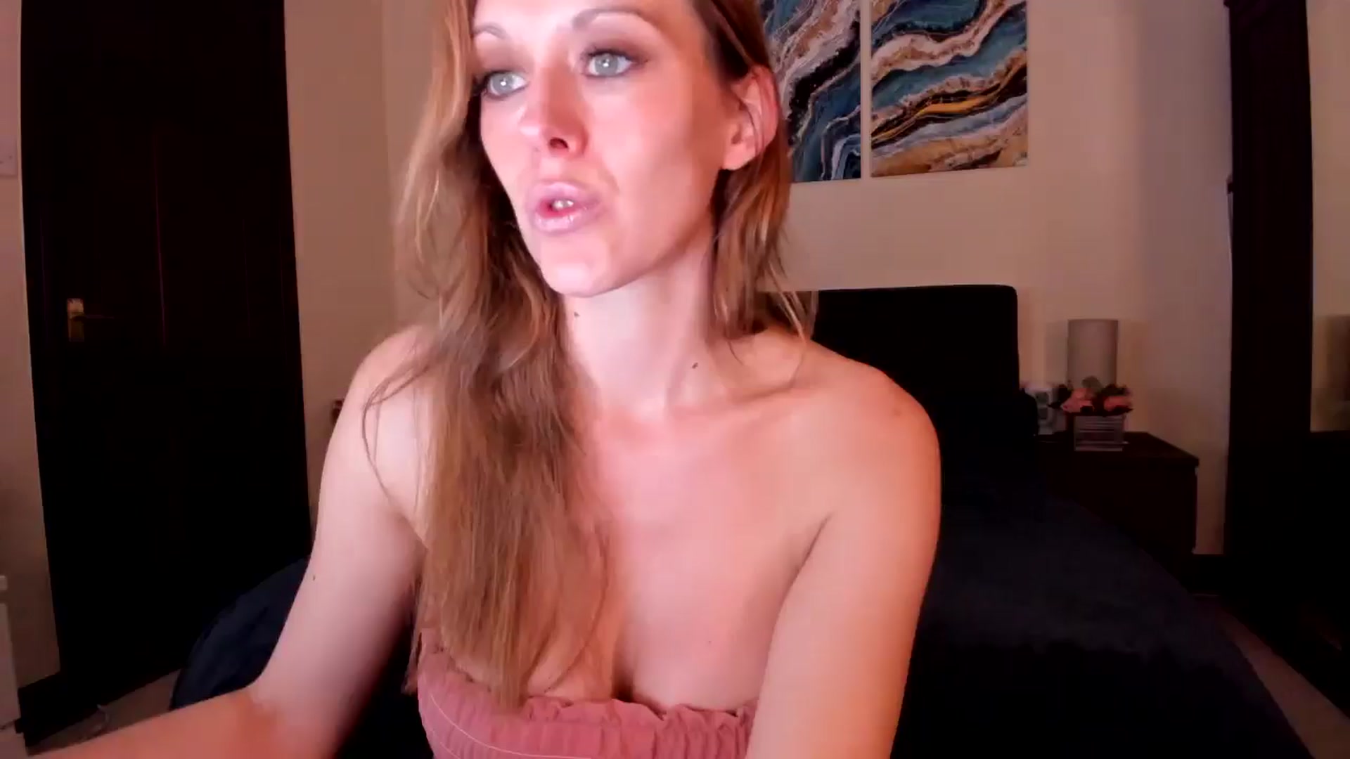 Gallery image thumbnail from Tabby_69's myfreecams stream on, 05/08/2024, 22:00 image 6 of 20