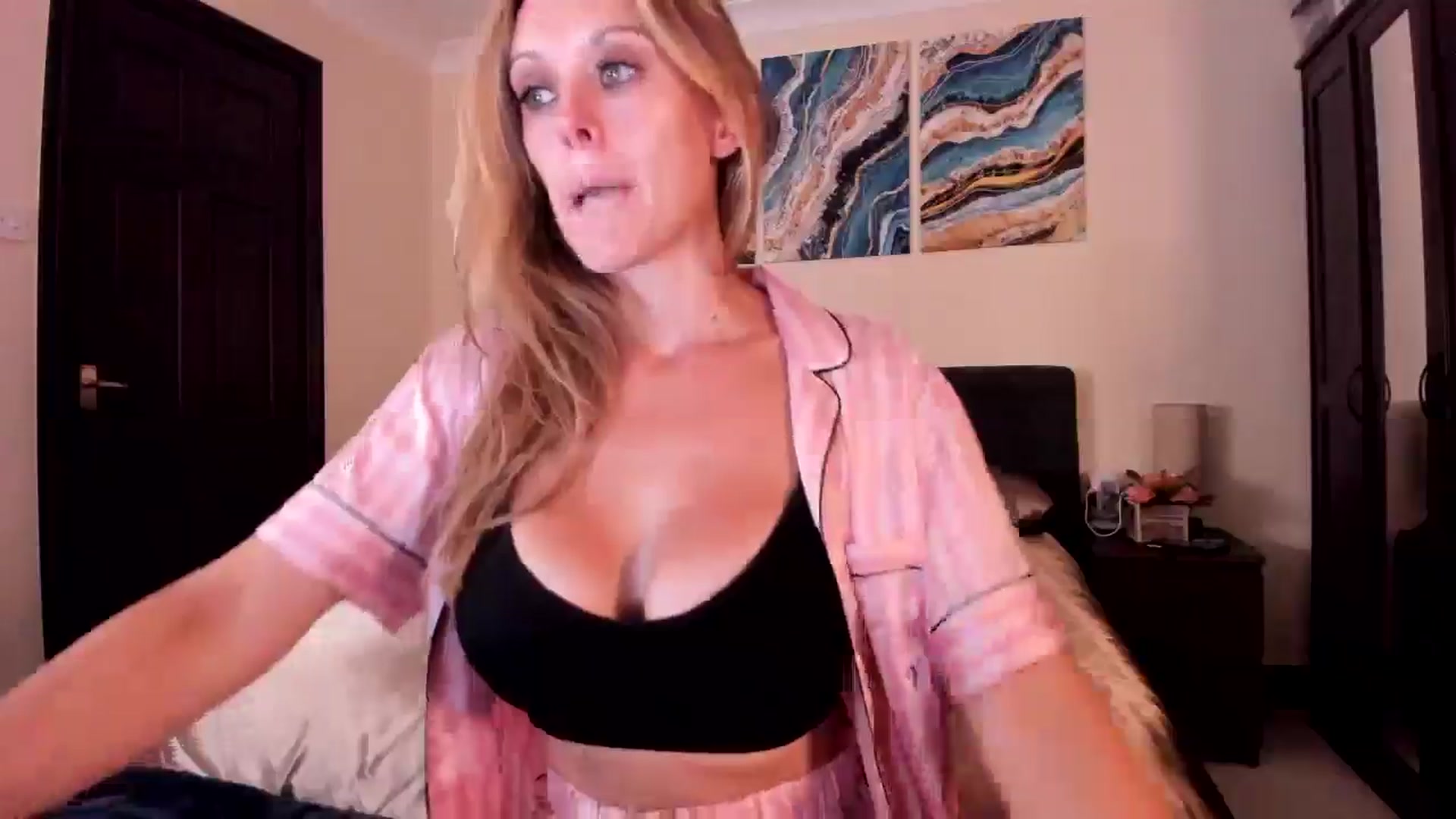 Gallery image thumbnail from Tabby_69's myfreecams stream on, 08/21/2024, 21:56 image 18 of 20