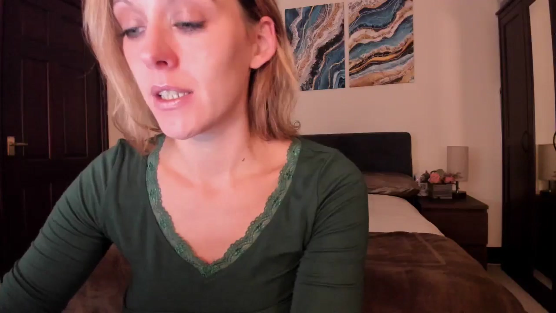 Gallery image thumbnail from Tabby_69's myfreecams stream on, 10/12/2024, 21:43 image 14 of 20