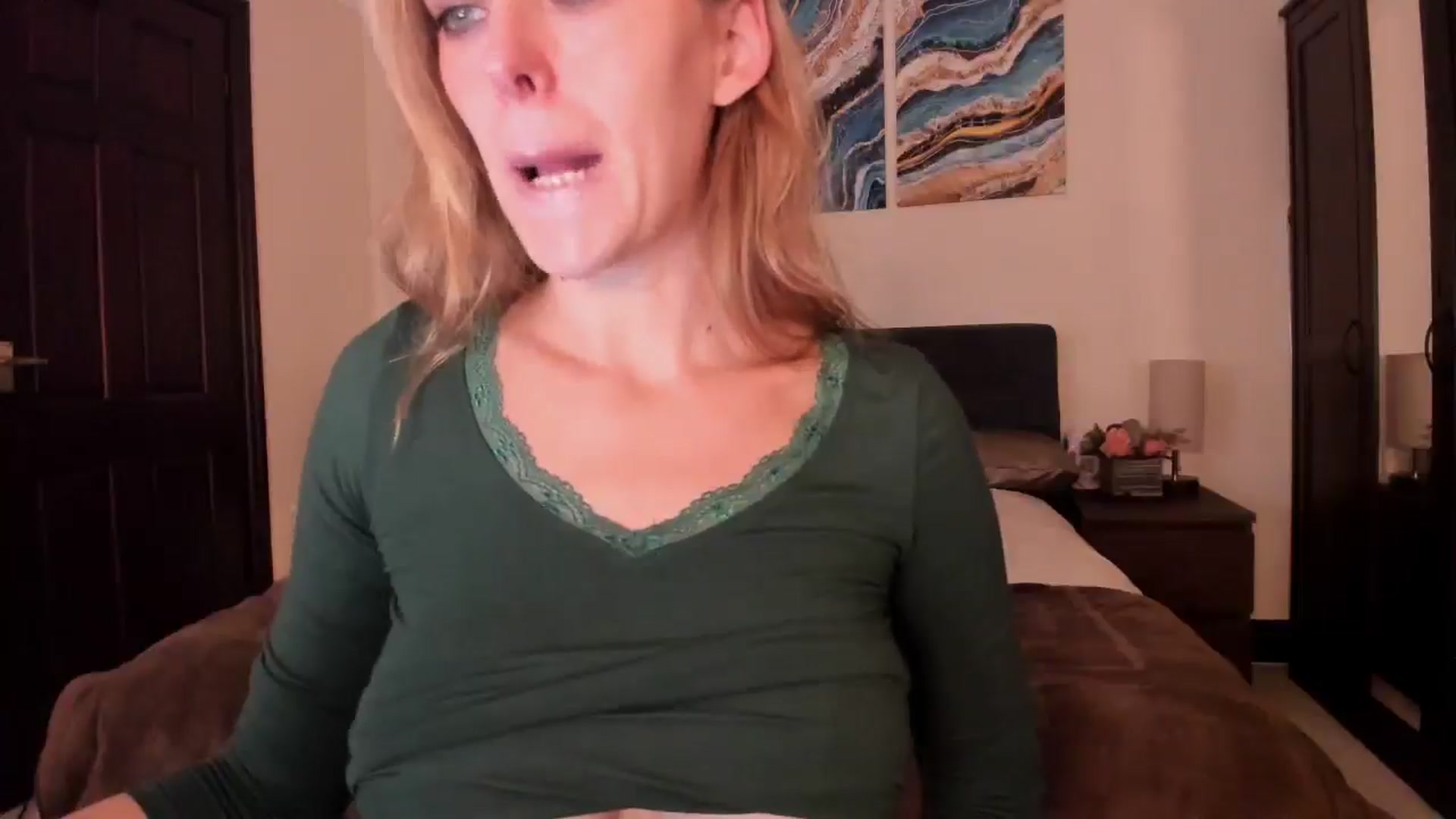 Gallery image thumbnail from Tabby_69's myfreecams stream on, 10/12/2024, 21:43 image 17 of 20