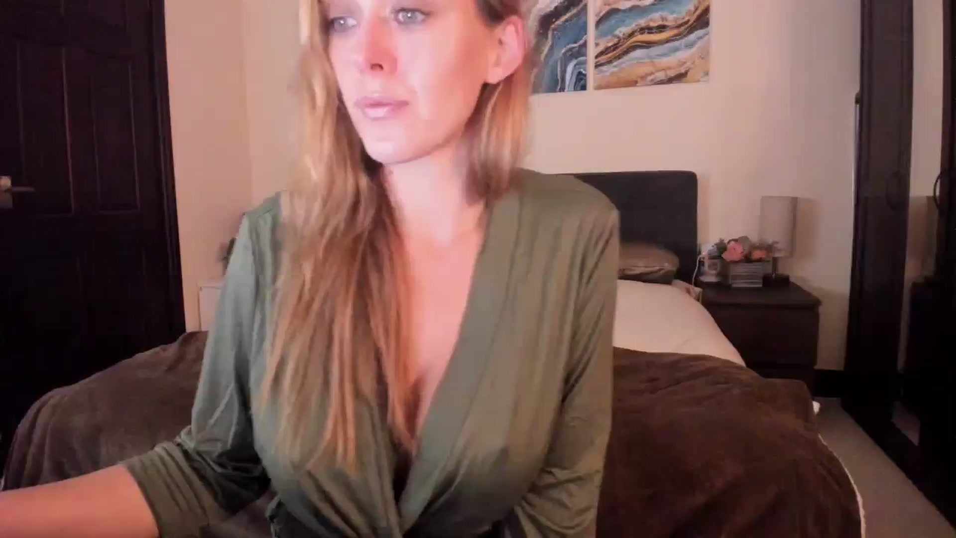 Gallery image thumbnail from Tabby_69's myfreecams stream on, 10/23/2024, 21:54 image 12 of 20