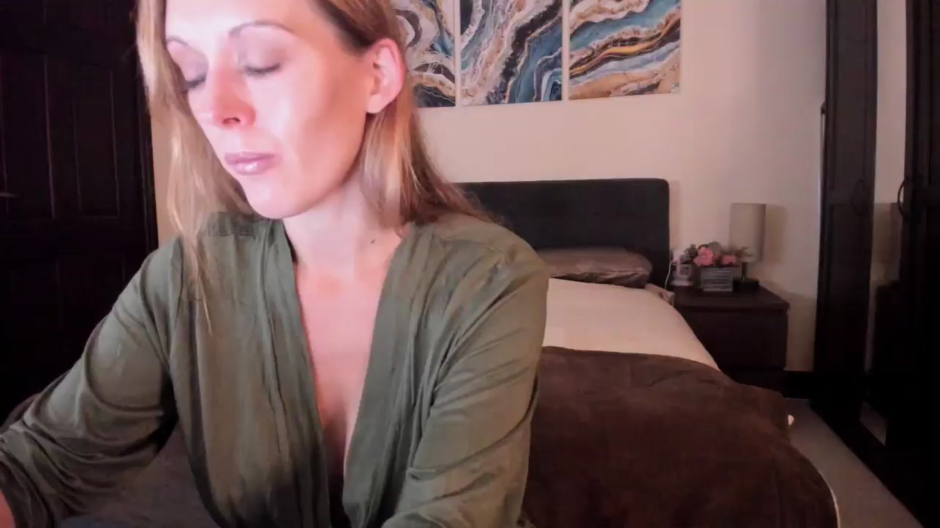 Gallery image thumbnail from Tabby_69's myfreecams stream on, 10/23/2024, 21:54 image 3 of 20