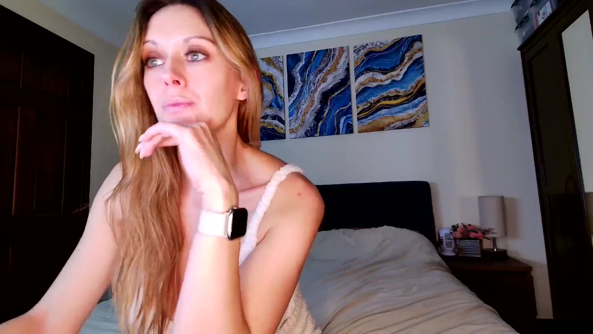 Gallery image thumbnail from Tabby_69's myfreecams stream on, 01/06/2025, 23:00 image 17 of 20