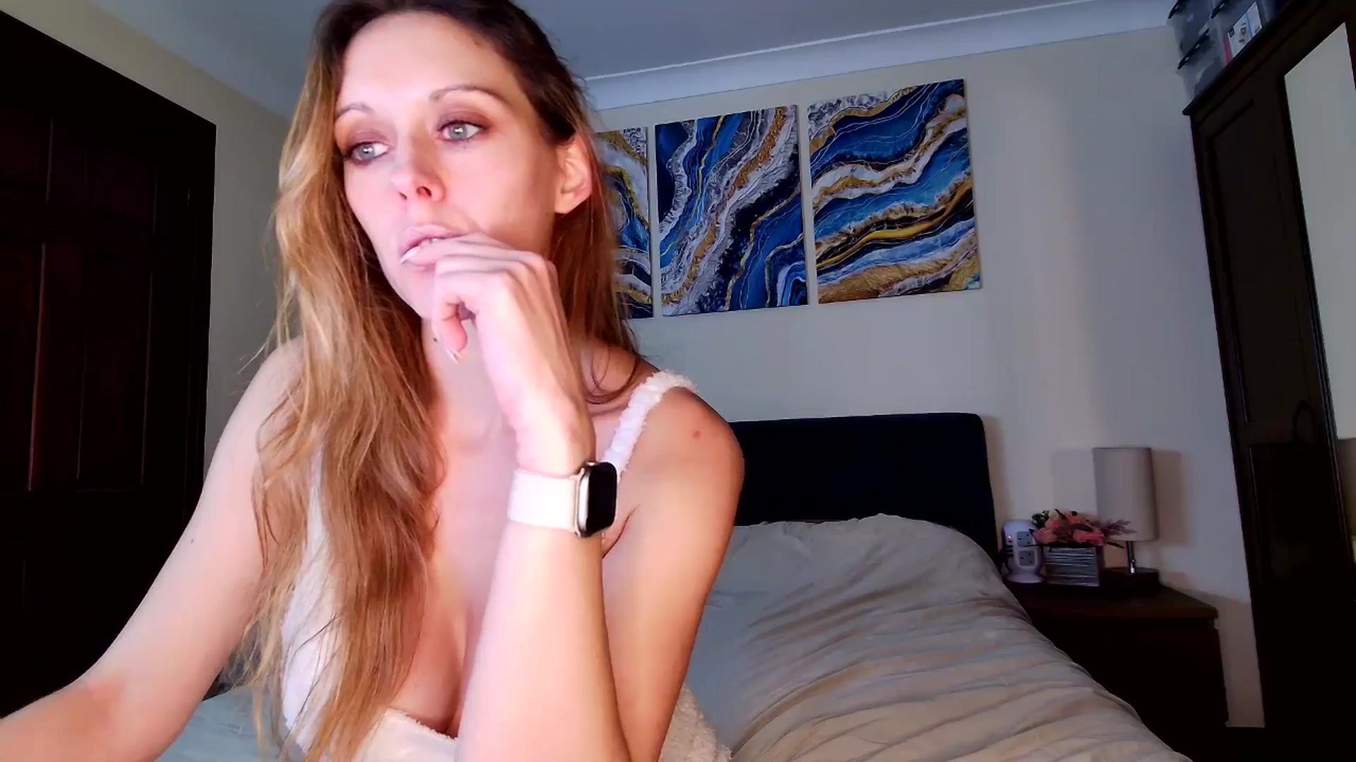 Gallery image thumbnail from Tabby_69's myfreecams stream on, 01/06/2025, 23:00 image 13 of 20