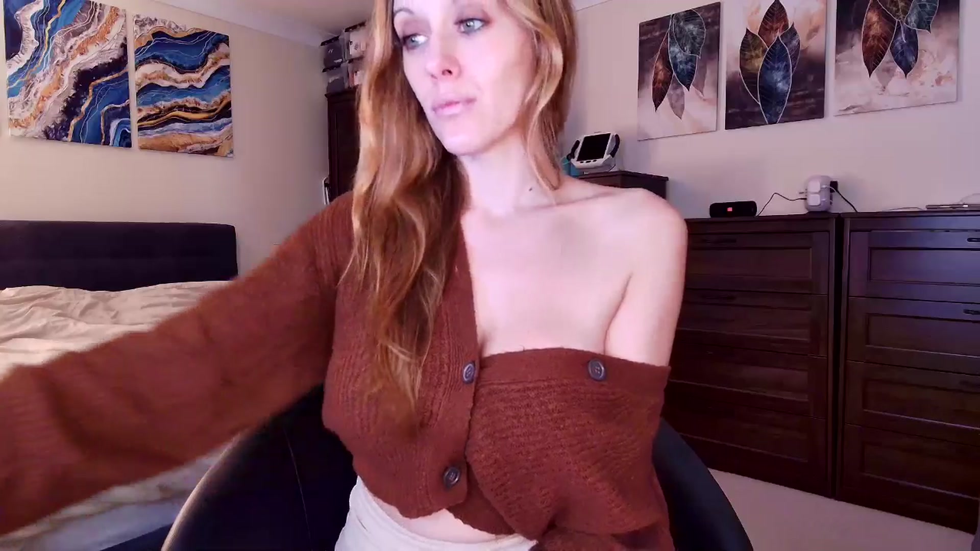 Gallery image thumbnail from Tabby_69's myfreecams stream on, 01/28/2025, 22:55 image 12 of 20