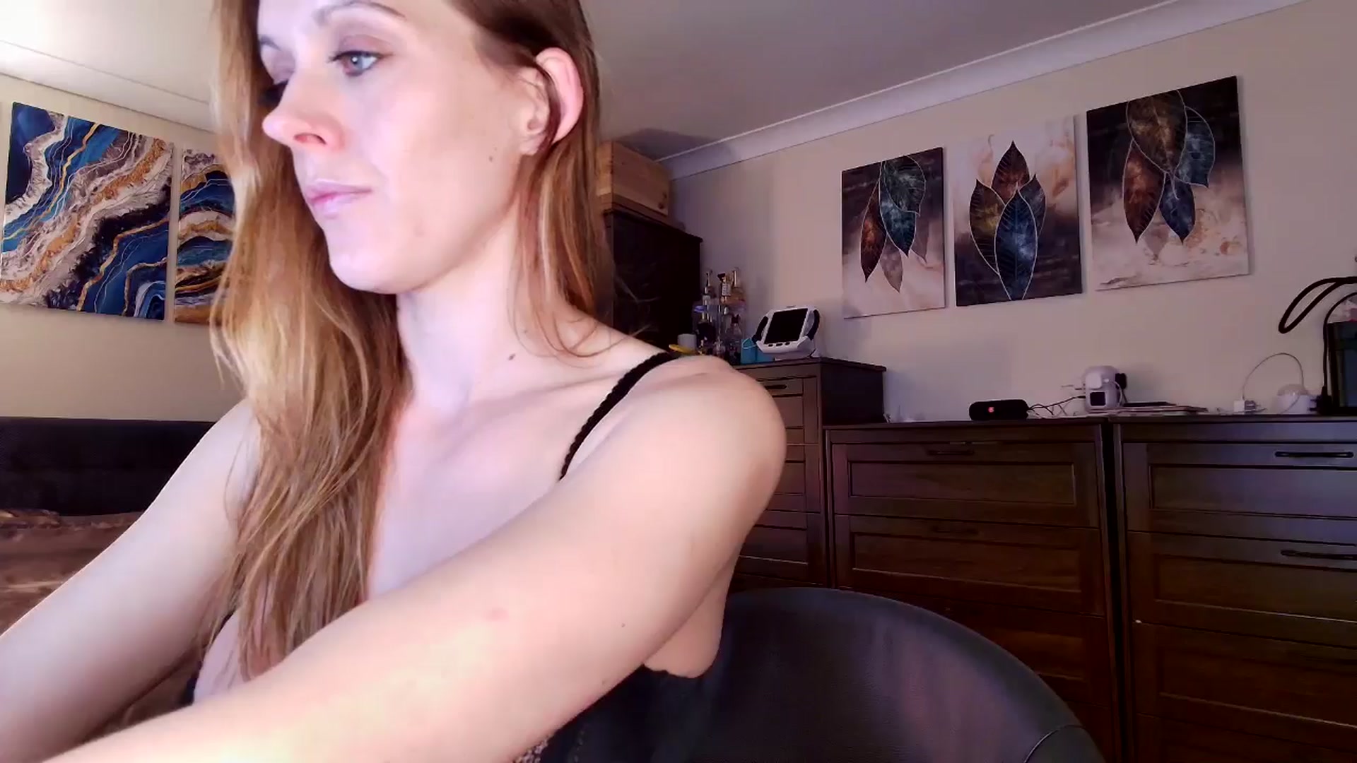Gallery image thumbnail from Tabby_69's myfreecams stream on, 03/08/2025, 23:07 image 14 of 20