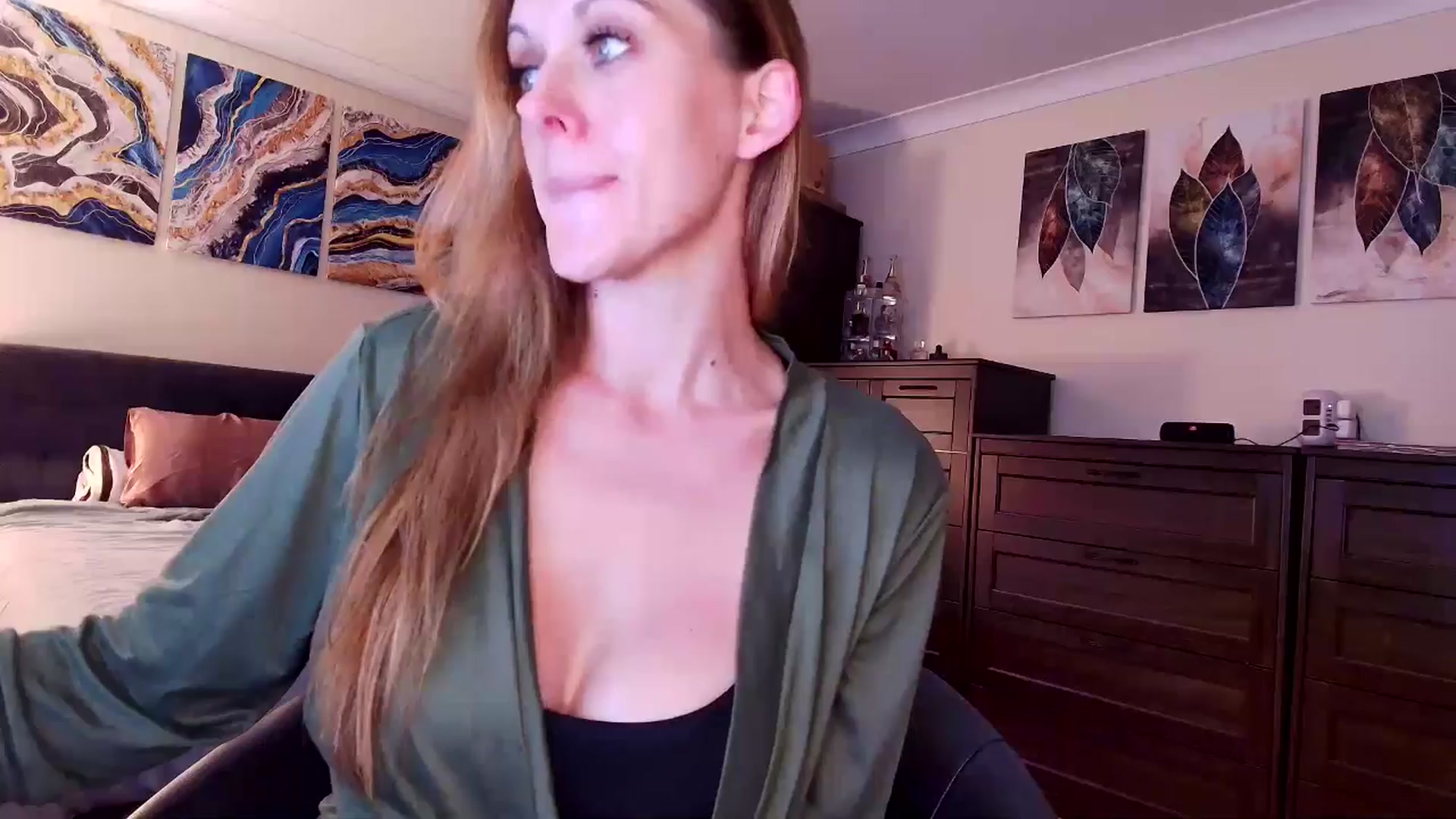 Gallery image thumbnail from Tabby_69's myfreecams stream on, 05/10/2025, 22:08 image 5 of 20