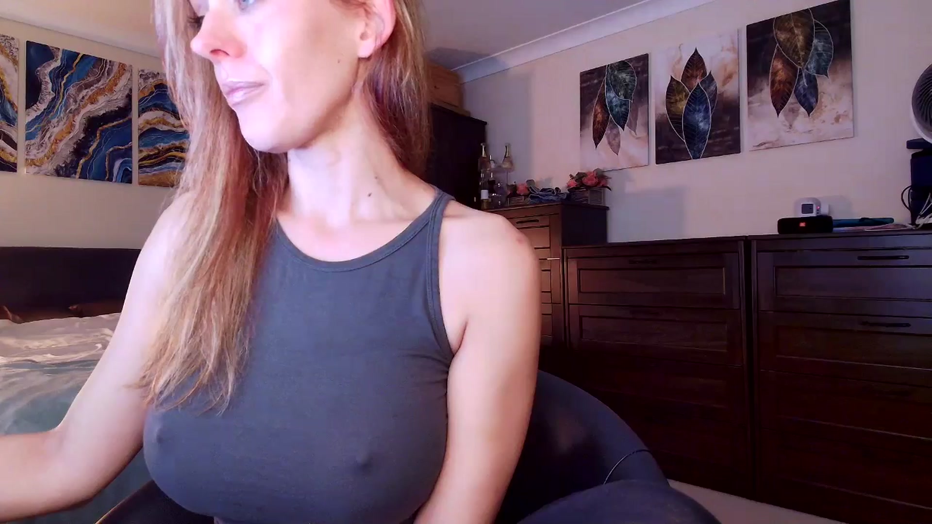 Gallery image thumbnail from Tabby_69's myfreecams stream on, 10/19/2025, 21:07 image 10 of 20