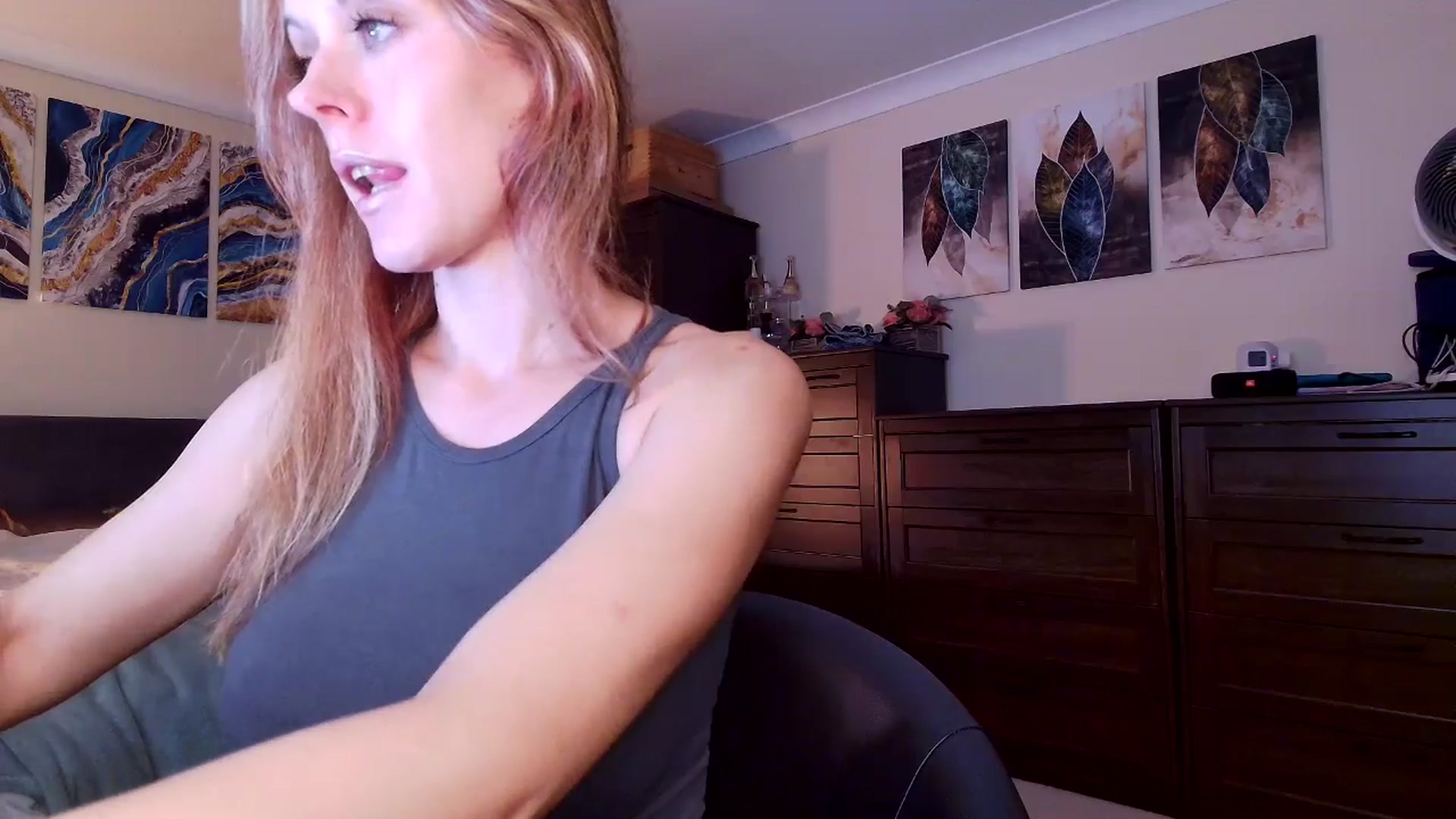 Gallery image thumbnail from Tabby_69's myfreecams stream on, 10/19/2025, 21:07 image 5 of 20