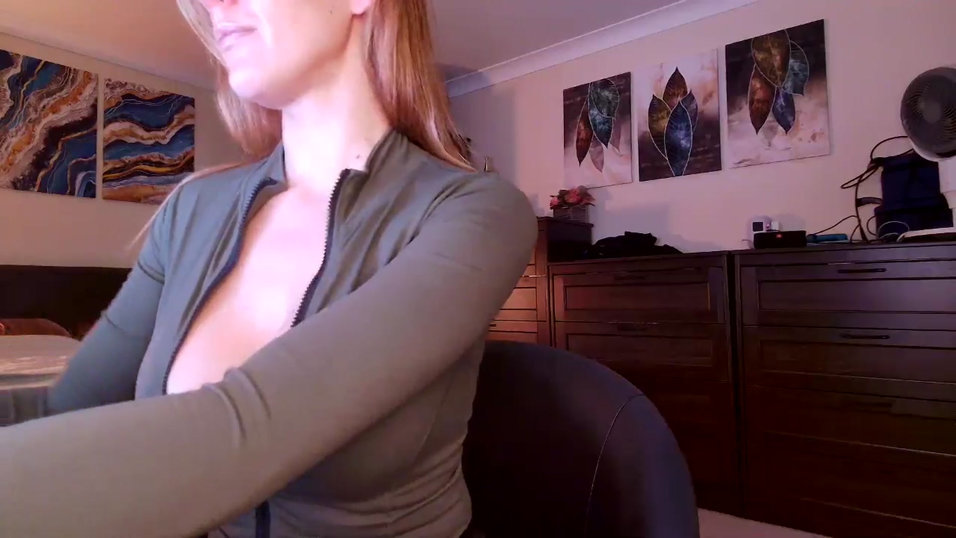 Gallery image thumbnail from Tabby_69's myfreecams stream on, 01/03/2026, 22:36 image 18 of 20