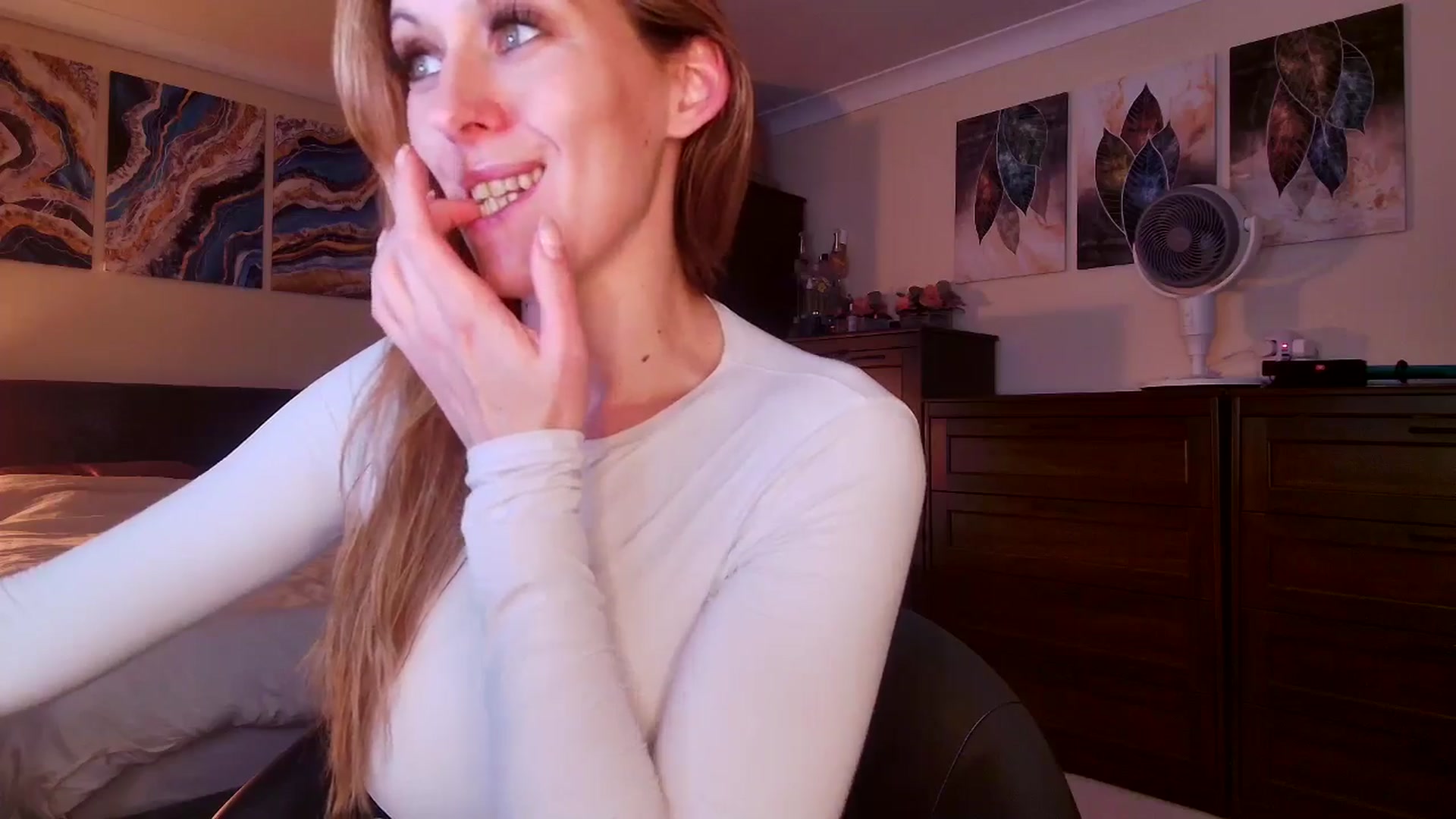 Gallery image thumbnail from Tabby_69's myfreecams stream on, 03/17/2026, 23:15 image 17 of 20