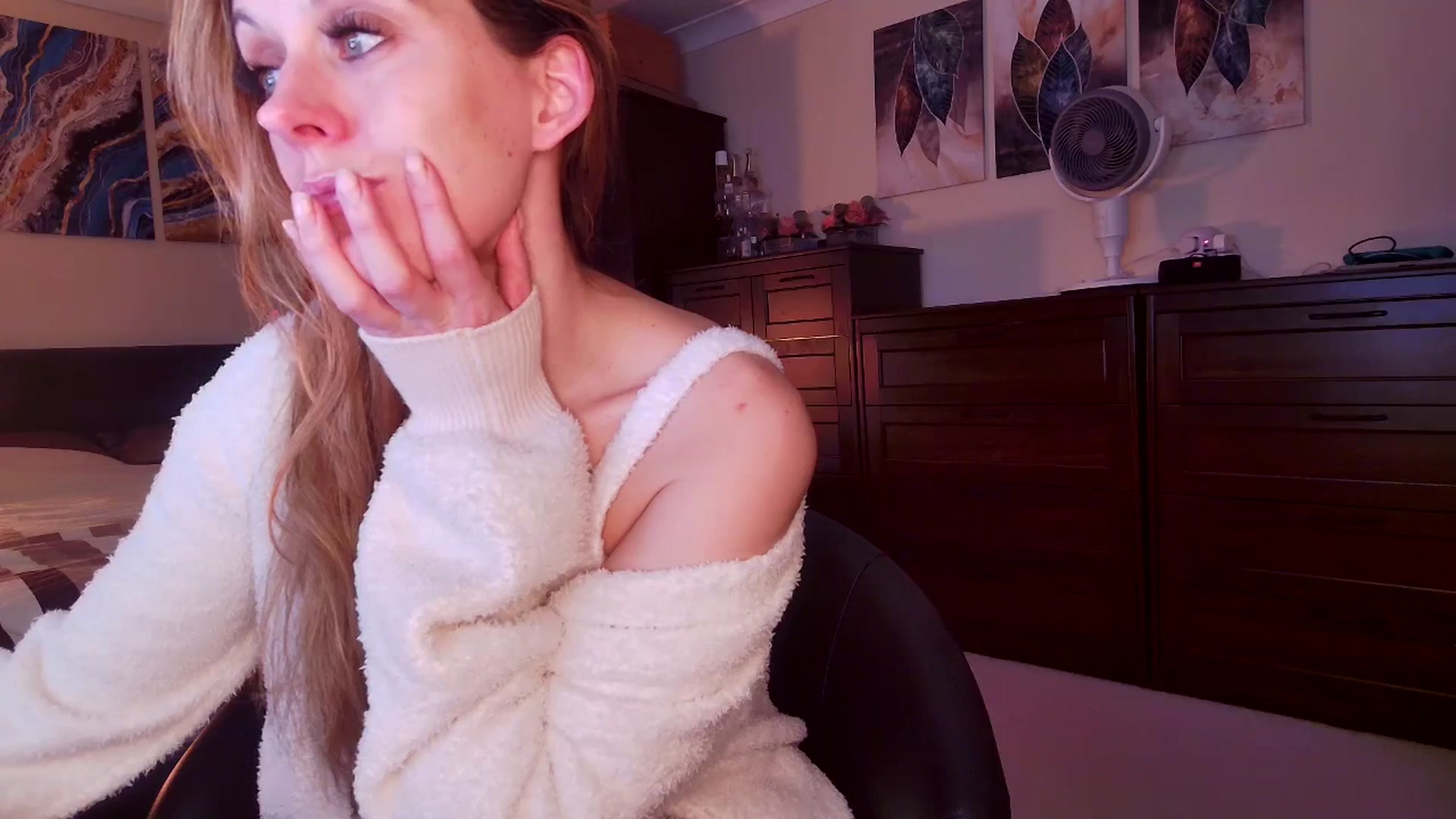 Gallery image thumbnail from Tabby_69's myfreecams stream on, 03/25/2026, 23:17 image 12 of 20