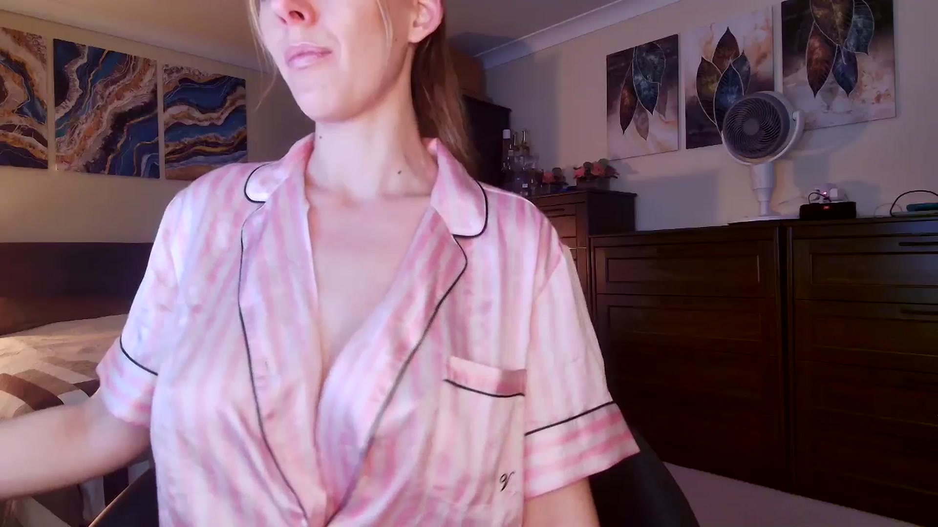 Gallery image thumbnail from Tabby_69's myfreecams stream on, 03/27/2026, 23:23 image 9 of 20