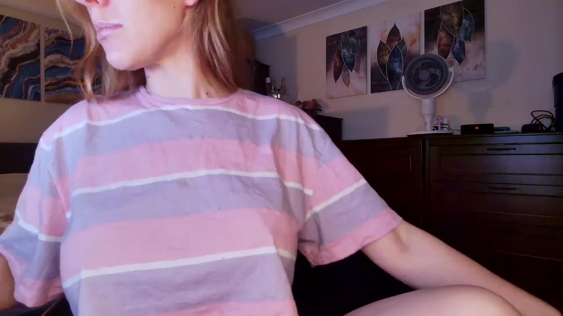 Gallery image thumbnail from Tabby_69's myfreecams stream on, 04/10/2026, 21:55 image 8 of 20