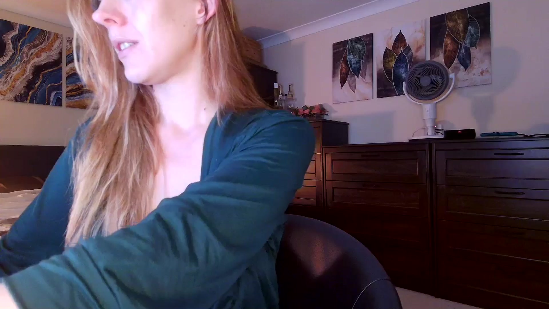 Gallery image thumbnail from Tabby_69's myfreecams stream on, 04/16/2026, 21:46 image 19 of 20