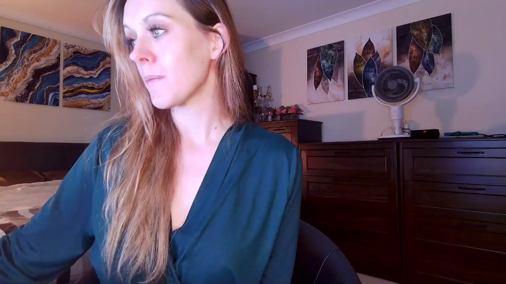 Gallery image thumbnail from Tabby_69's myfreecams stream on, 04/16/2026, 21:46 image 2 of 20
