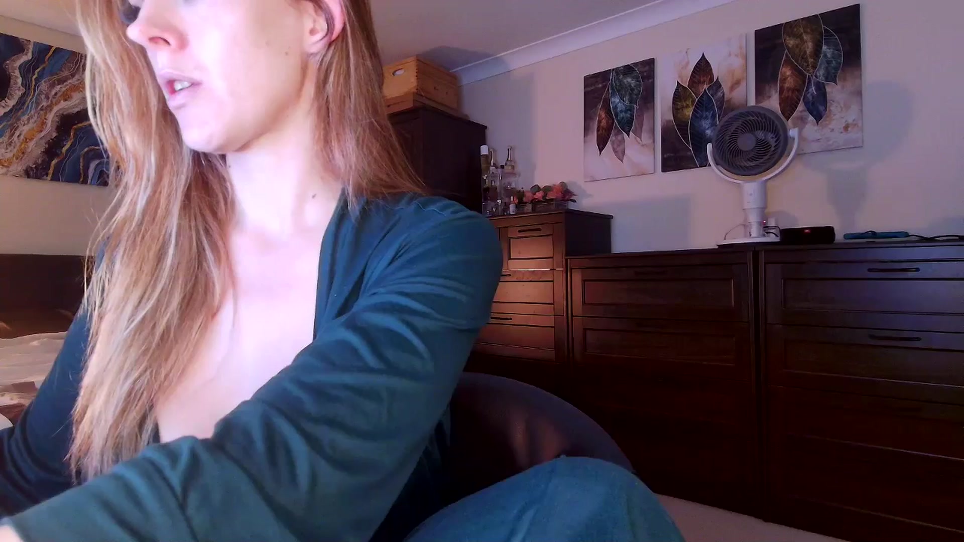 Gallery image thumbnail from Tabby_69's myfreecams stream on, 04/16/2026, 21:46 image 18 of 20