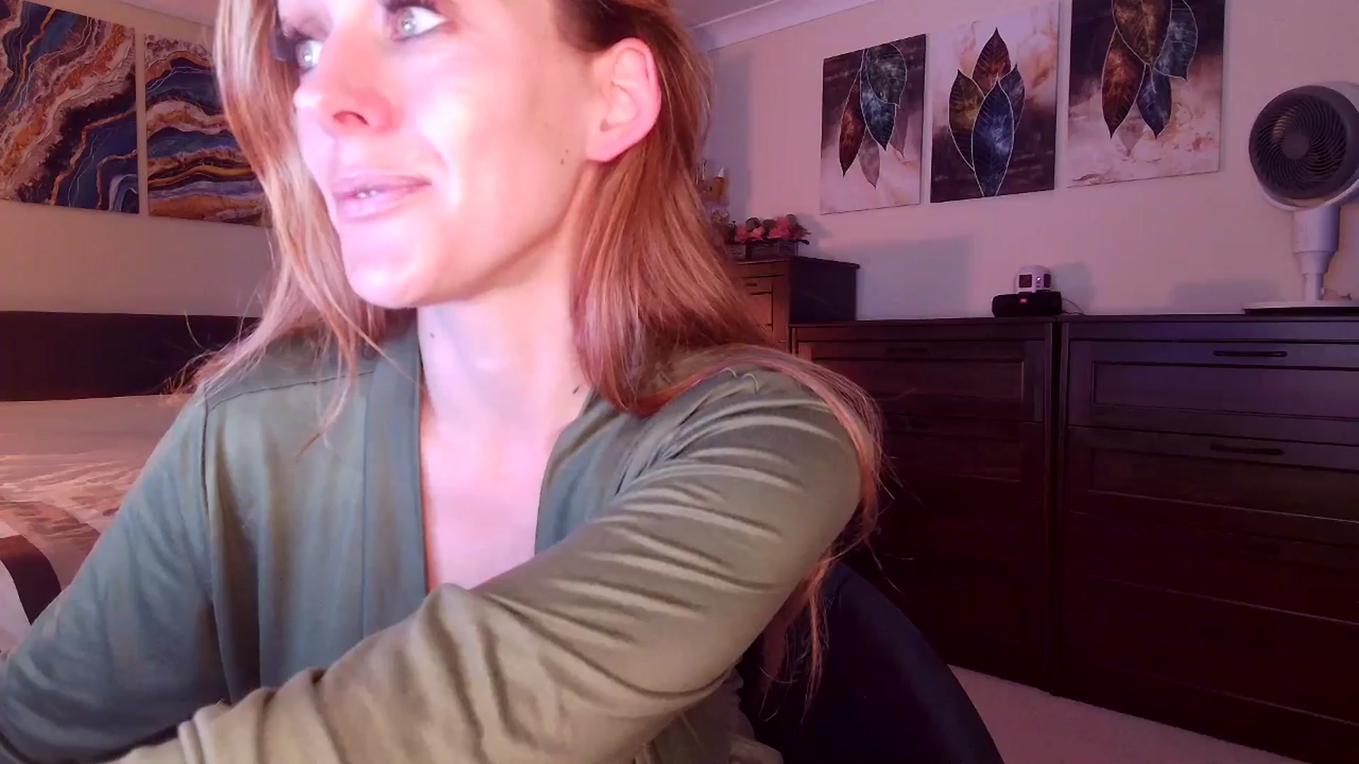 Gallery image thumbnail from Tabby_69's myfreecams stream on, 04/22/2026, 22:06 image 18 of 20