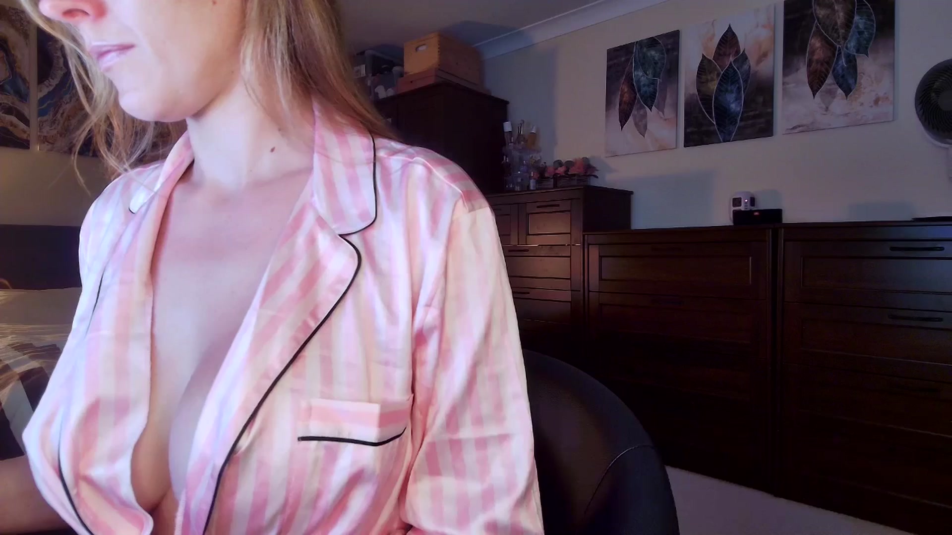 Gallery image thumbnail from Tabby_69's myfreecams stream on, 04/30/2026, 22:17 image 11 of 20