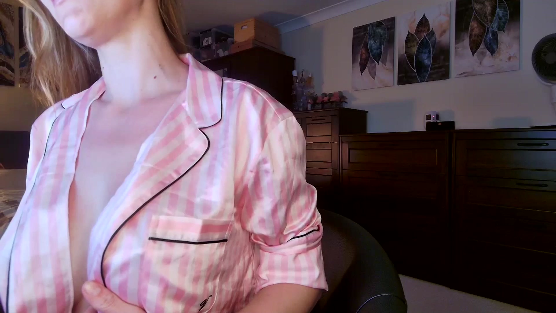 Gallery image thumbnail from Tabby_69's myfreecams stream on, 04/30/2026, 22:17 image 2 of 20
