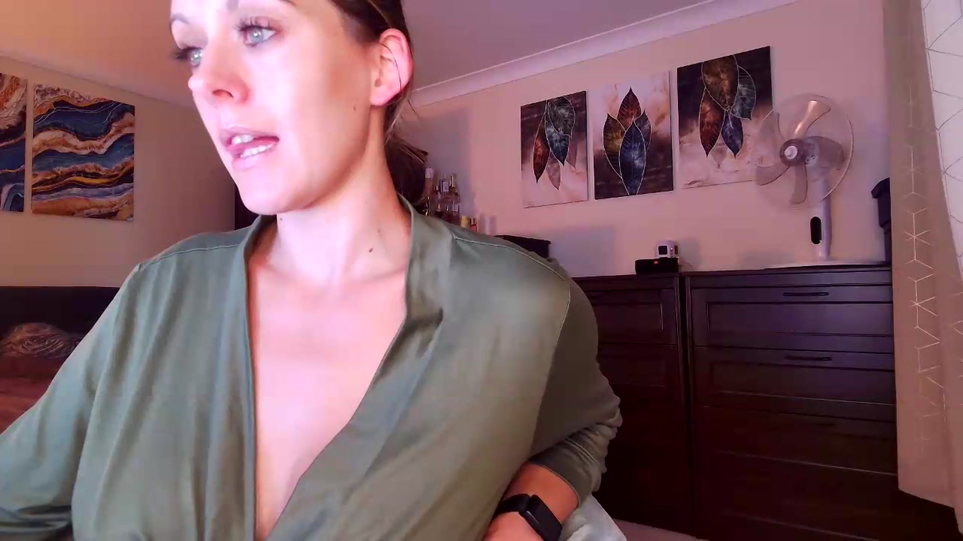 Gallery image thumbnail from Tabby_69's myfreecams stream on, 07/31/2026, 22:13 image 16 of 20
