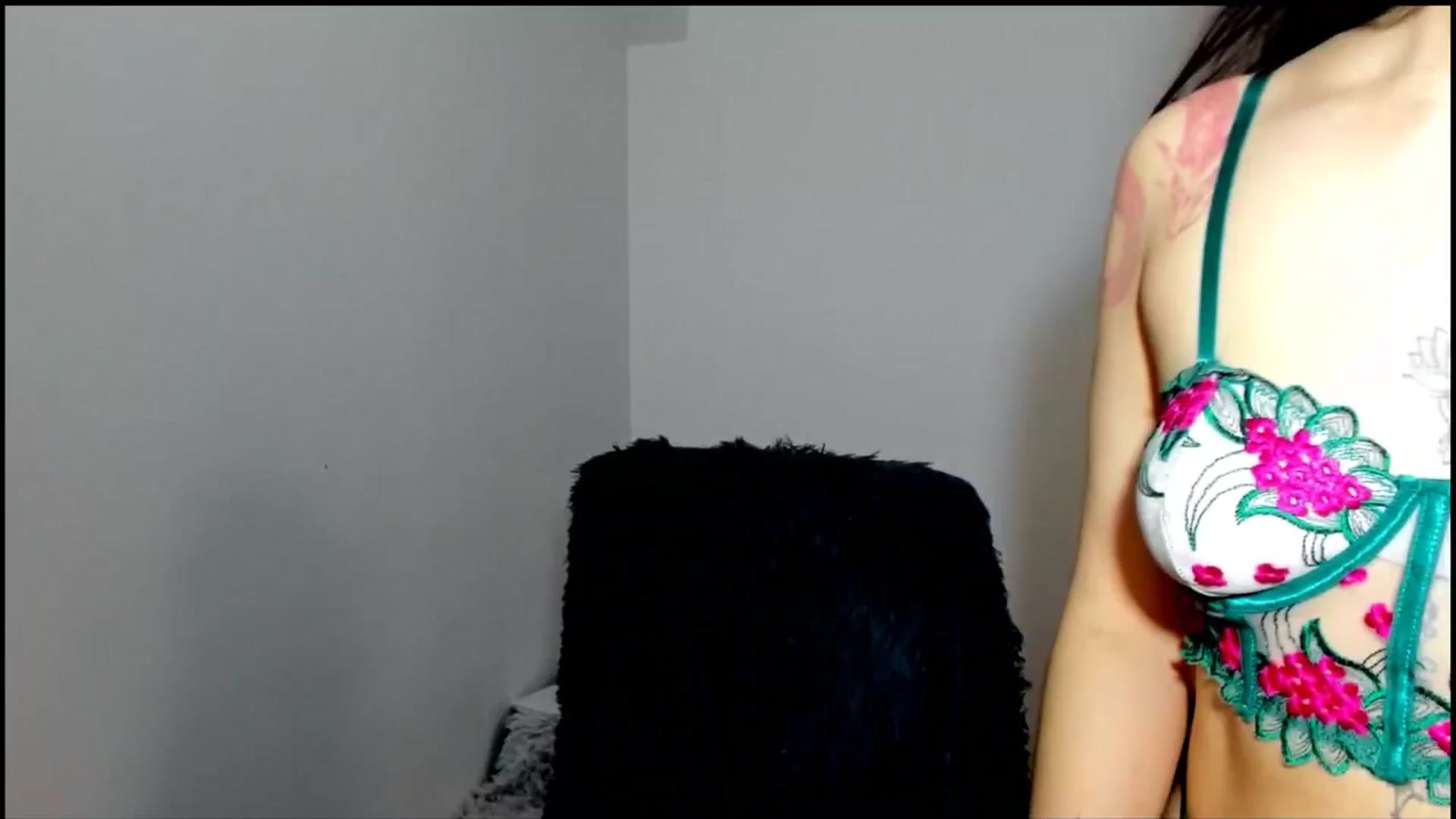 Gallery image thumbnail from Tabitha18's myfreecams stream on, 03/04/2025, 06:00 image 8 of 20