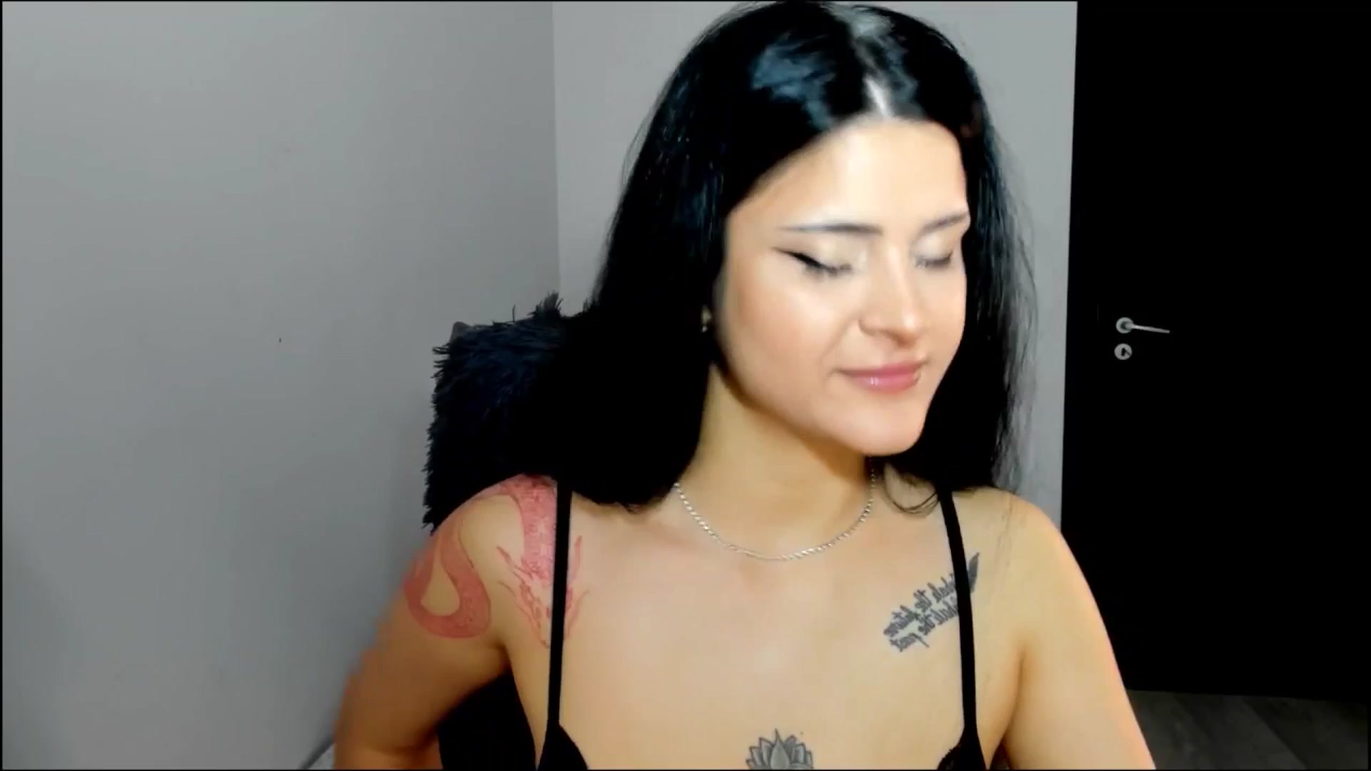 Gallery image thumbnail from Tabitha18's myfreecams stream on, 03/13/2025, 05:30 image 7 of 20