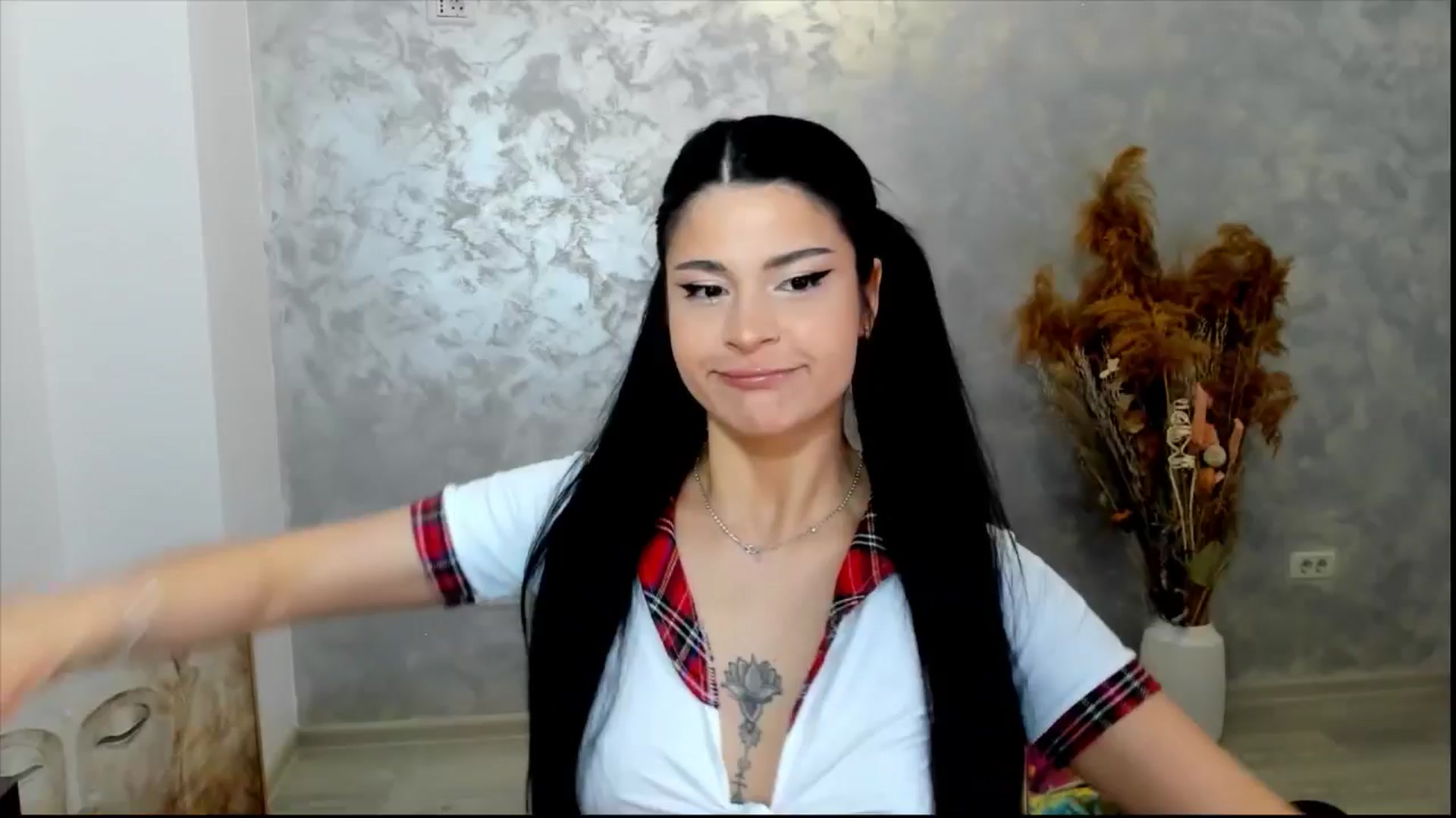 Gallery image thumbnail from Tabitha18's myfreecams stream on, 03/27/2025, 04:28 image 1 of 20
