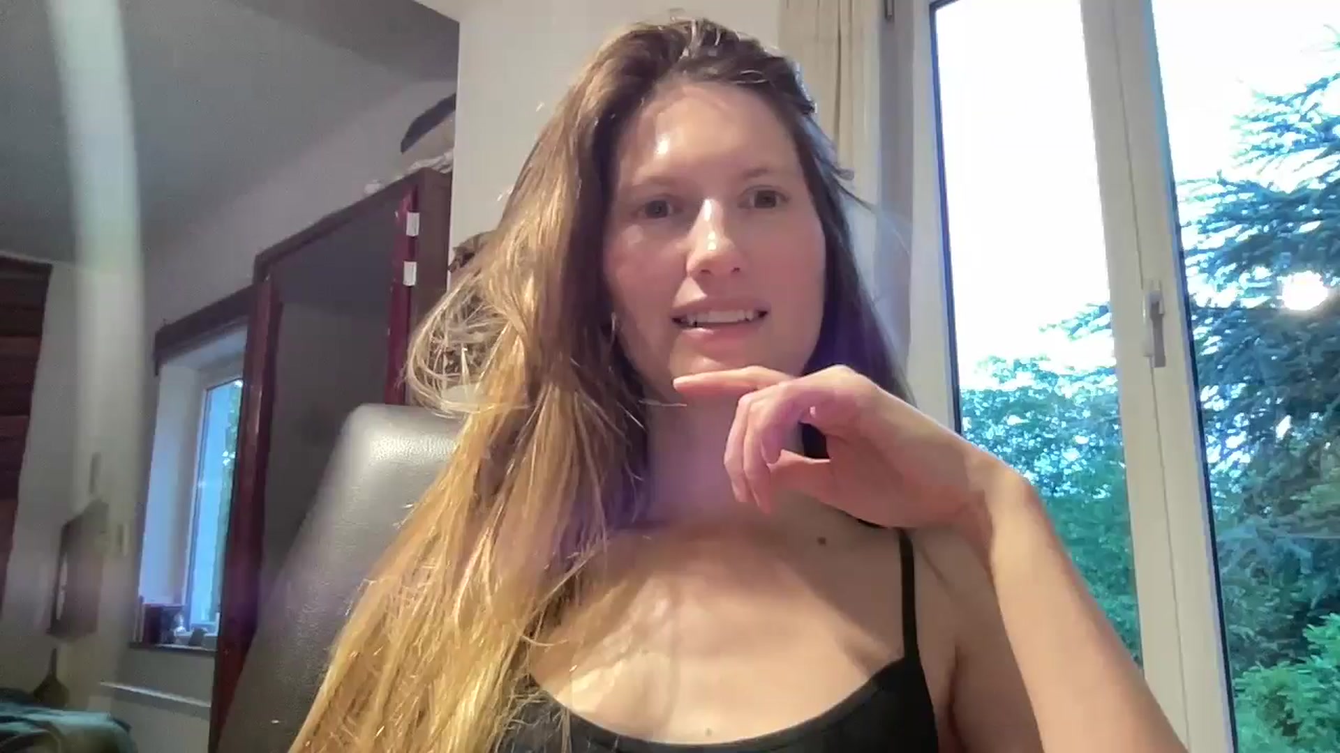 Gallery image thumbnail from Tai_tai's myfreecams stream on, 07/08/2024, 19:46 image 9 of 20