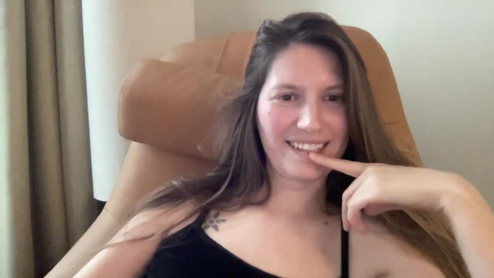 Gallery image thumbnail from Tai_tai's myfreecams stream on, 11/01/2024, 13:30 image 7 of 20