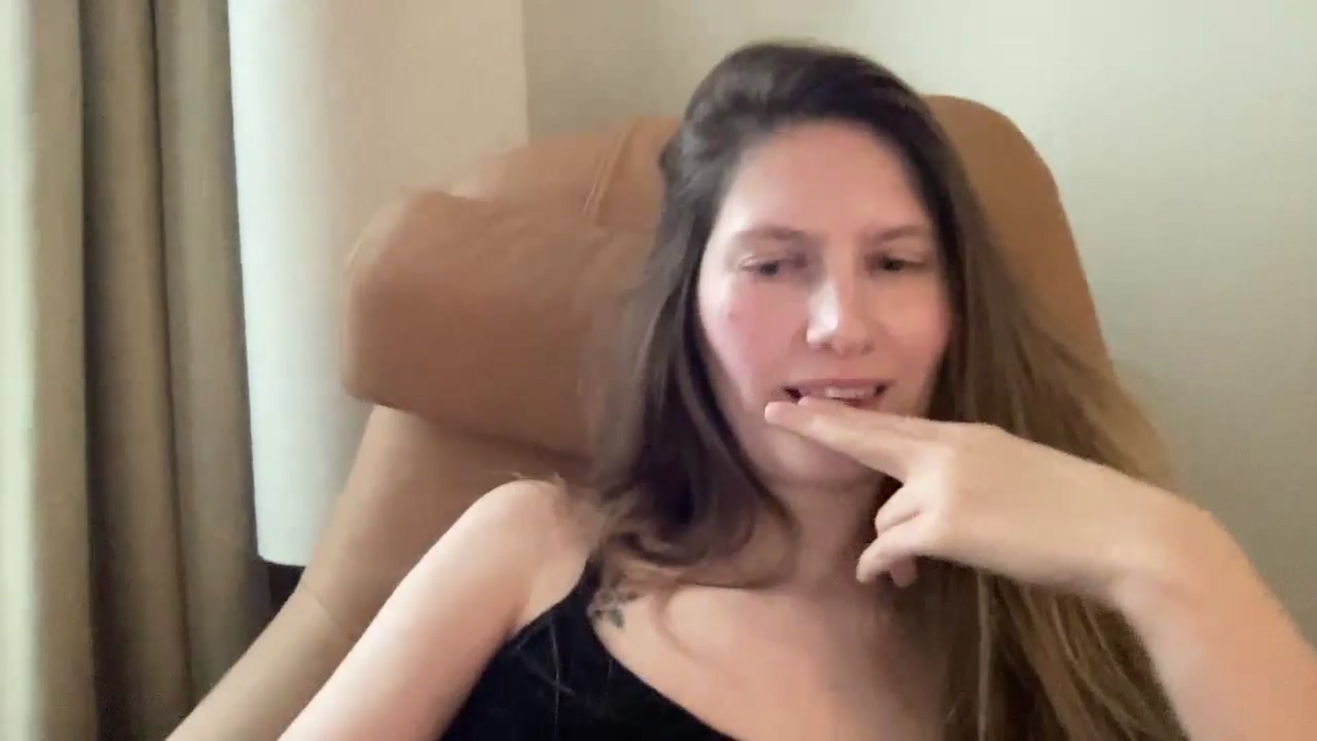 Gallery image thumbnail from Tai_tai's myfreecams stream on, 11/01/2024, 13:30 image 4 of 20